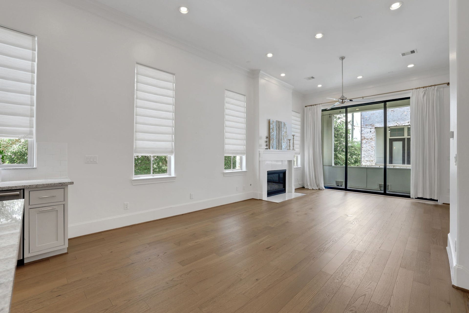 4045 Leeland Street, Houston, TX 77023 4045 Leeland Street, Houston, TX 77023