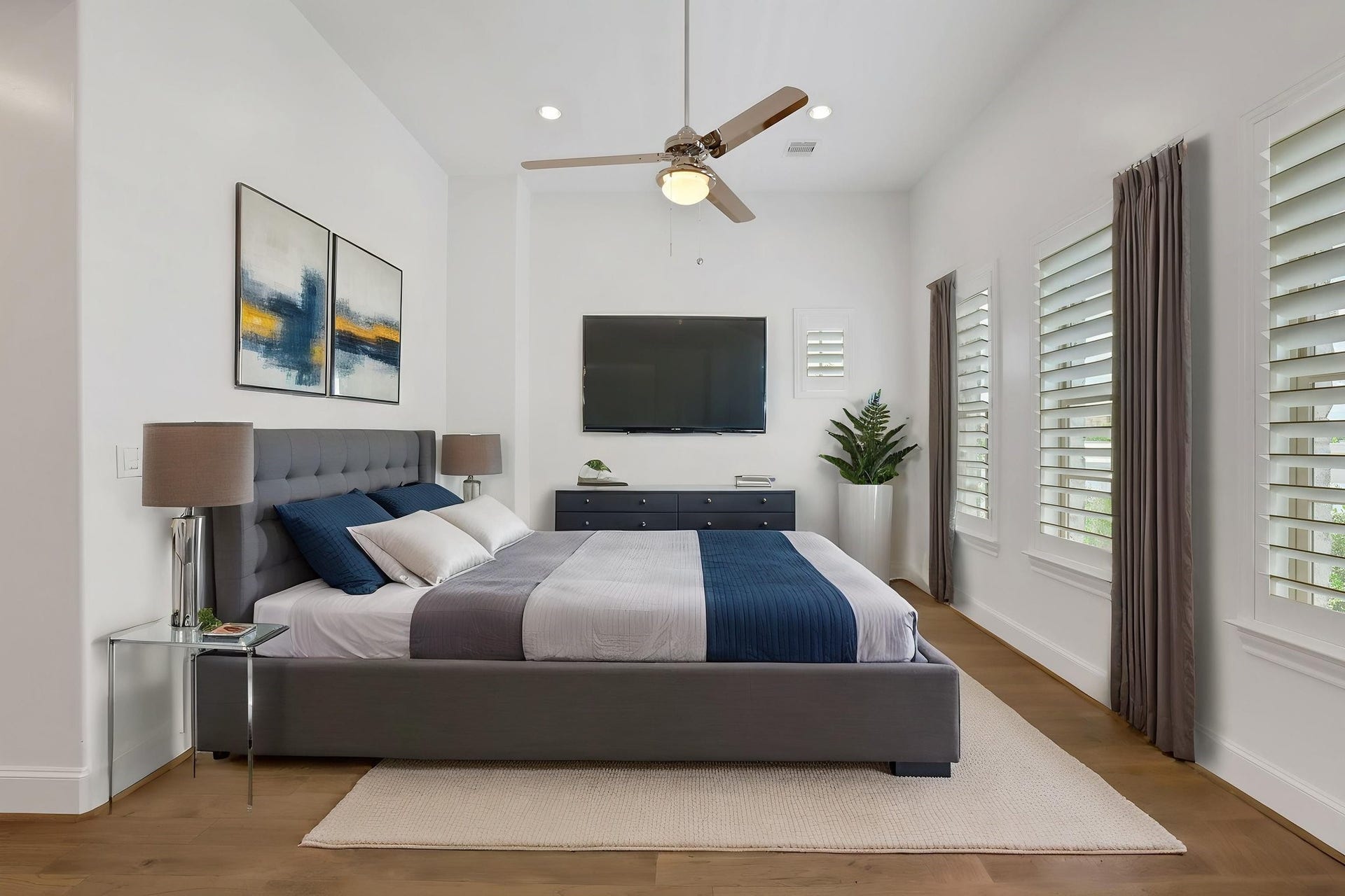 4045 Leeland Street, Houston, TX 77023 The primary bedroom is spacious and will accommodate large furniture