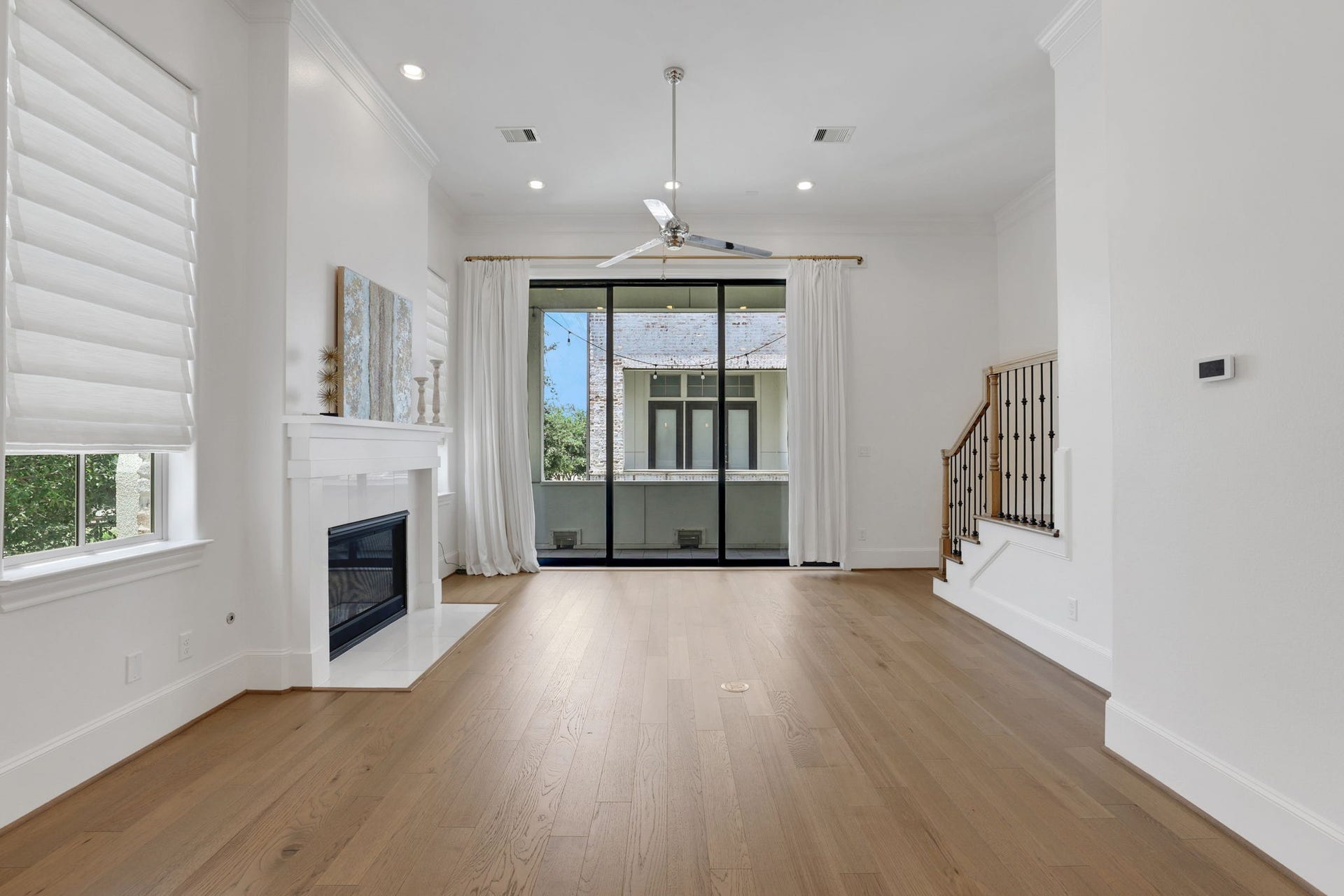 4045 Leeland Street, Houston, TX 77023 4045 Leeland Street, Houston, TX 77023