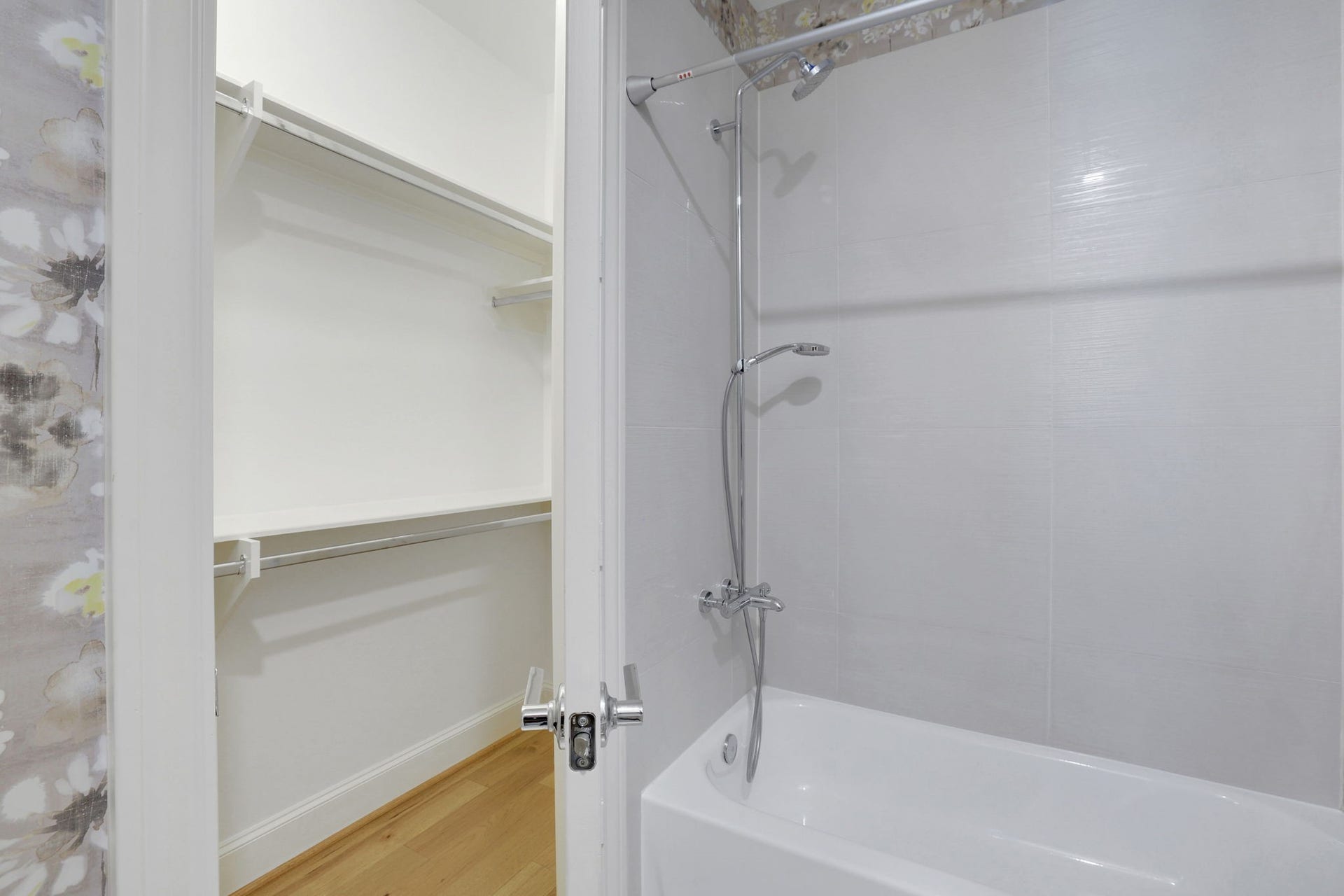 4045 Leeland Street, Houston, TX 77023 The walk-in closet is spacious and off of the full ensuite bath
