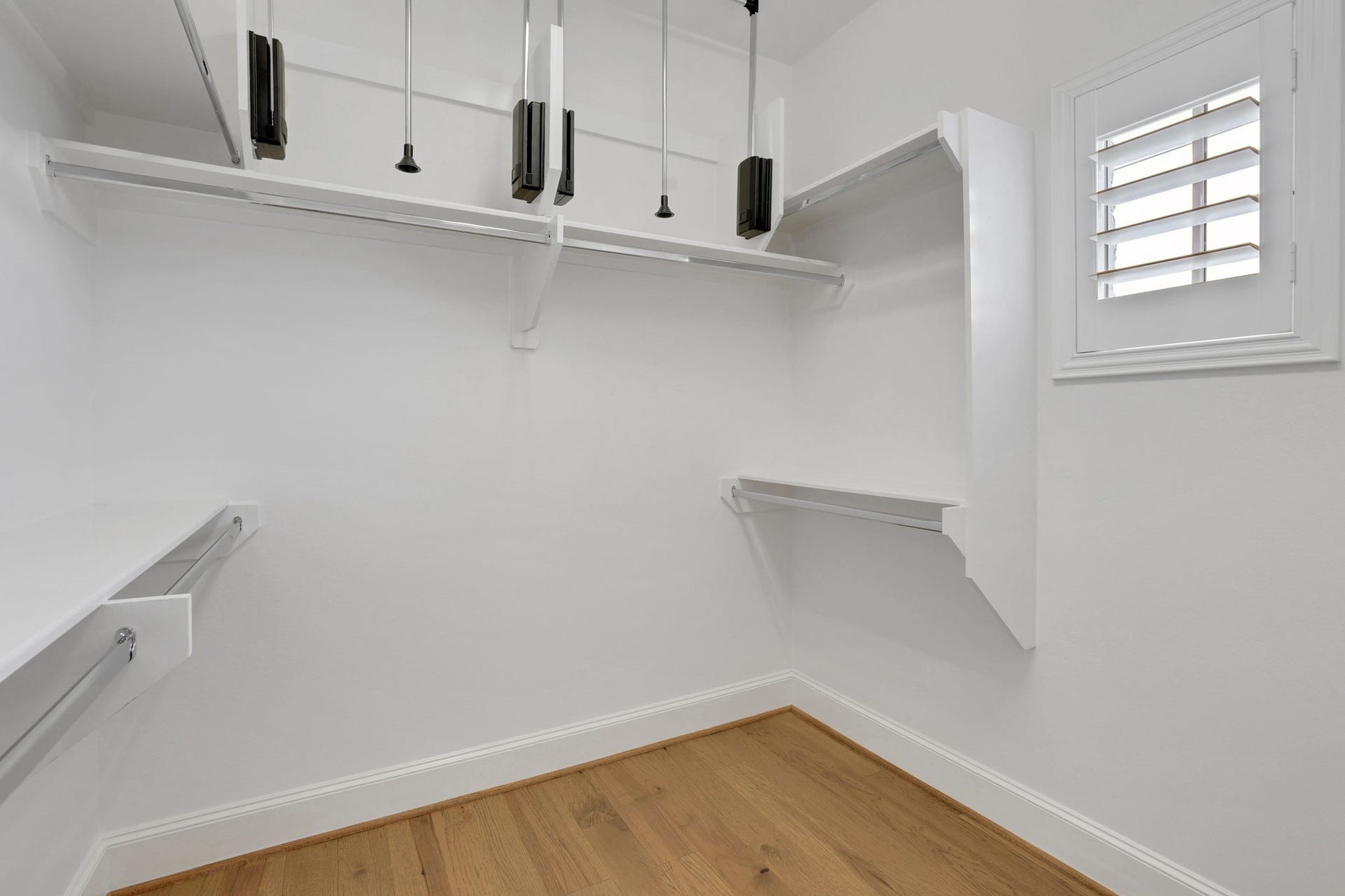 4045 Leeland Street, Houston, TX 77023 Primary bedroom closet with ample ways to keep yourself organized!