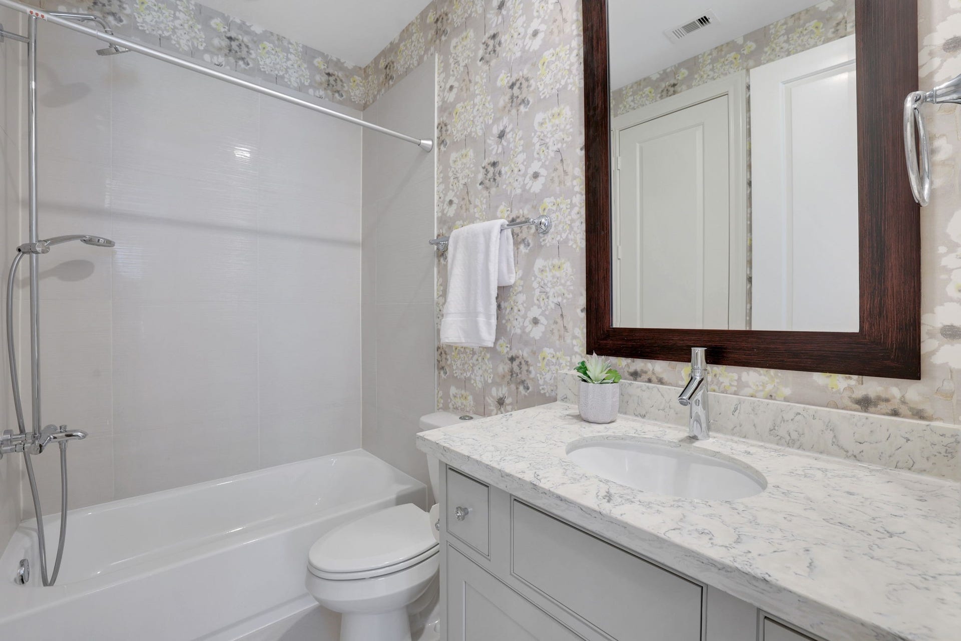 4045 Leeland Street, Houston, TX 77023 Ensuite bathroom downstairs with gorgeous finishes