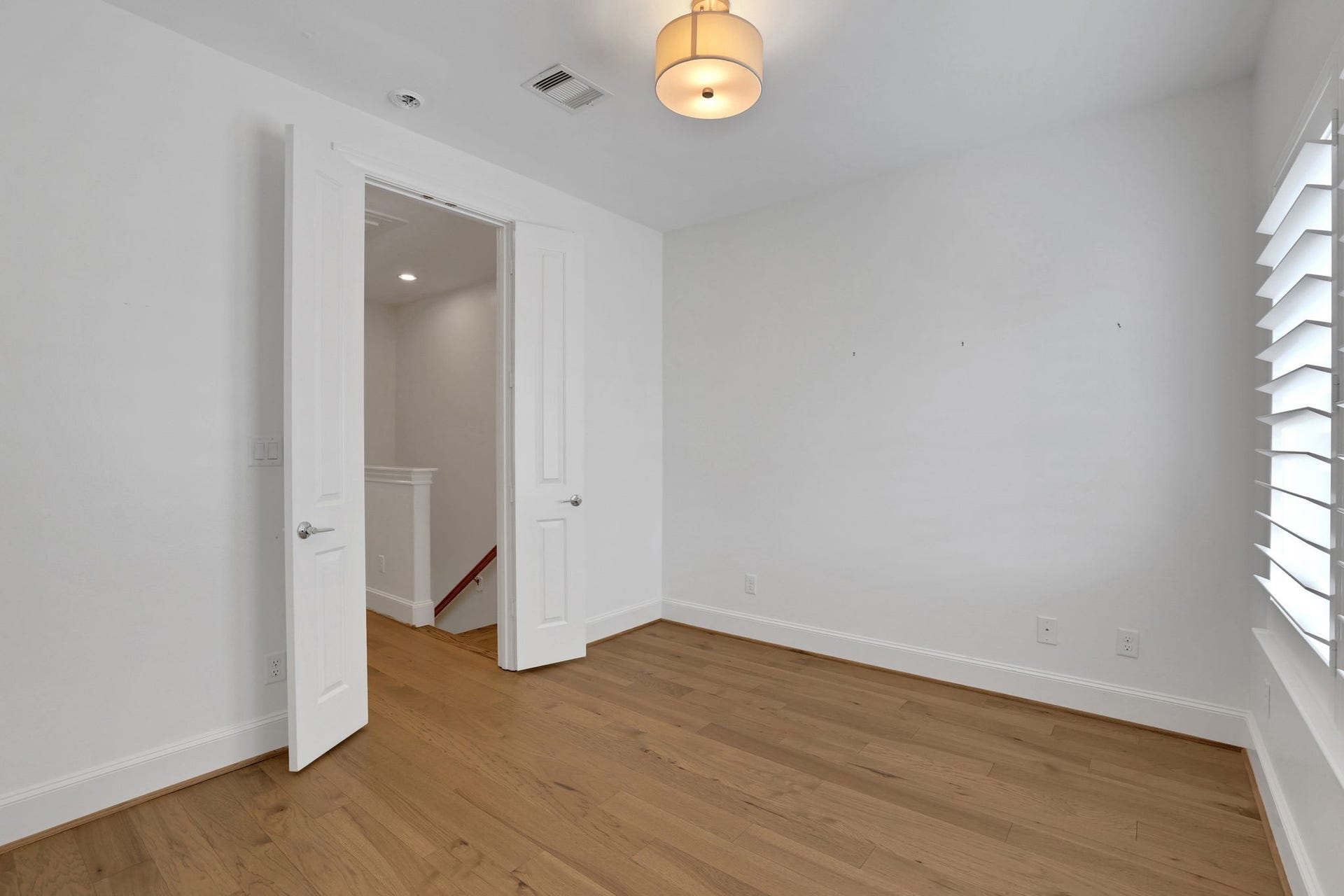 4045 Leeland Street, Houston, TX 77023 secondary bedroom