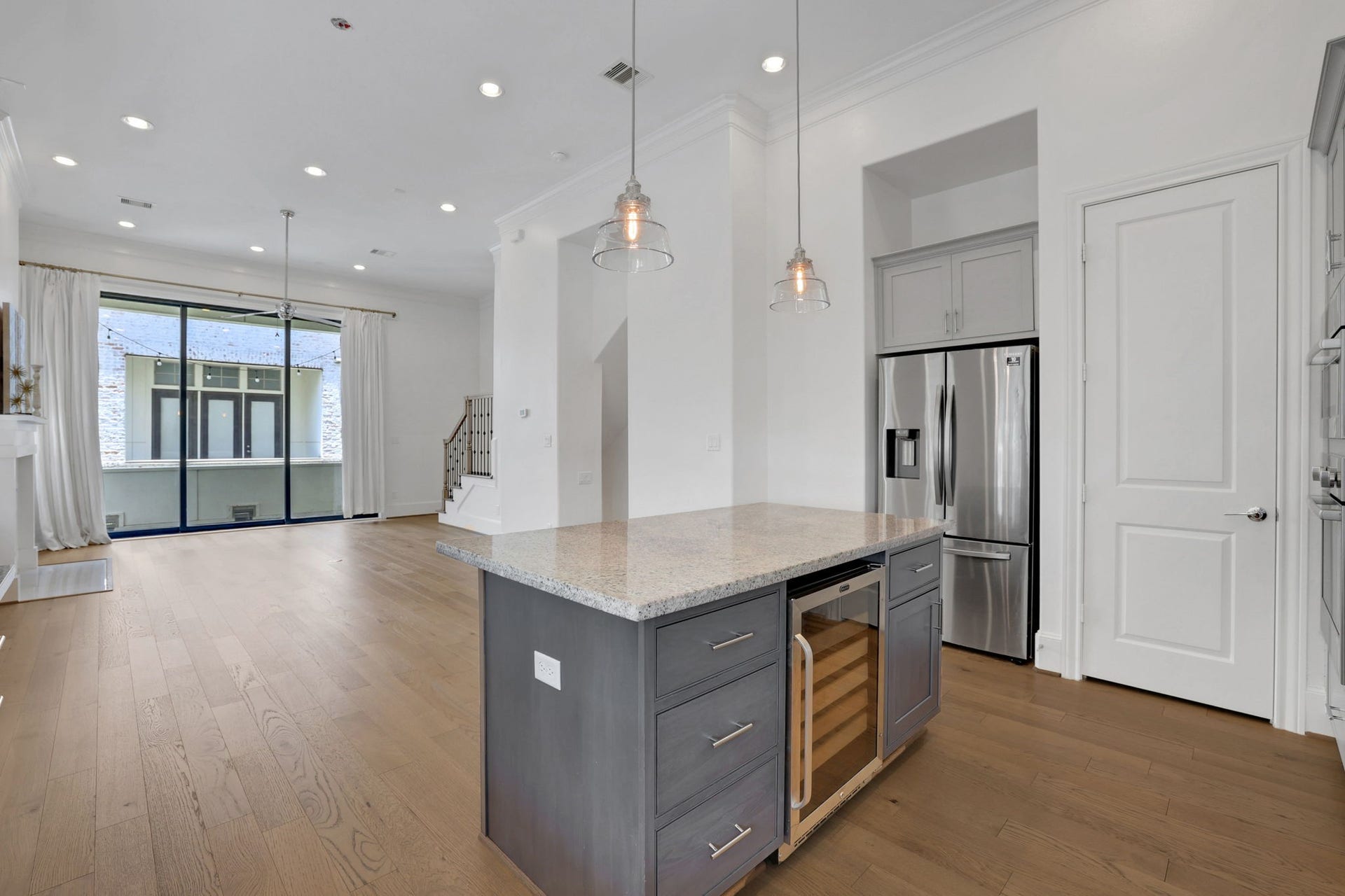 4045 Leeland Street, Houston, TX 77023 The wine or beverage fridge is conveniently tuck inside the kithcen island.