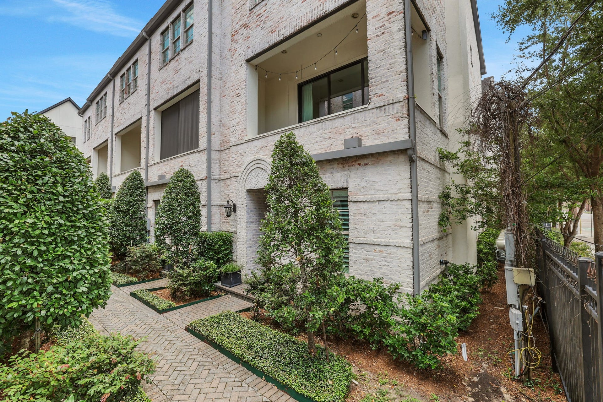 4045 Leeland Street, Houston, TX 77023 4045 Leeland Street, Houston, TX 77023