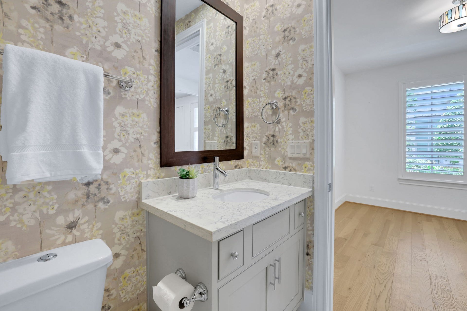 4045 Leeland Street, Houston, TX 77023 Full bath down