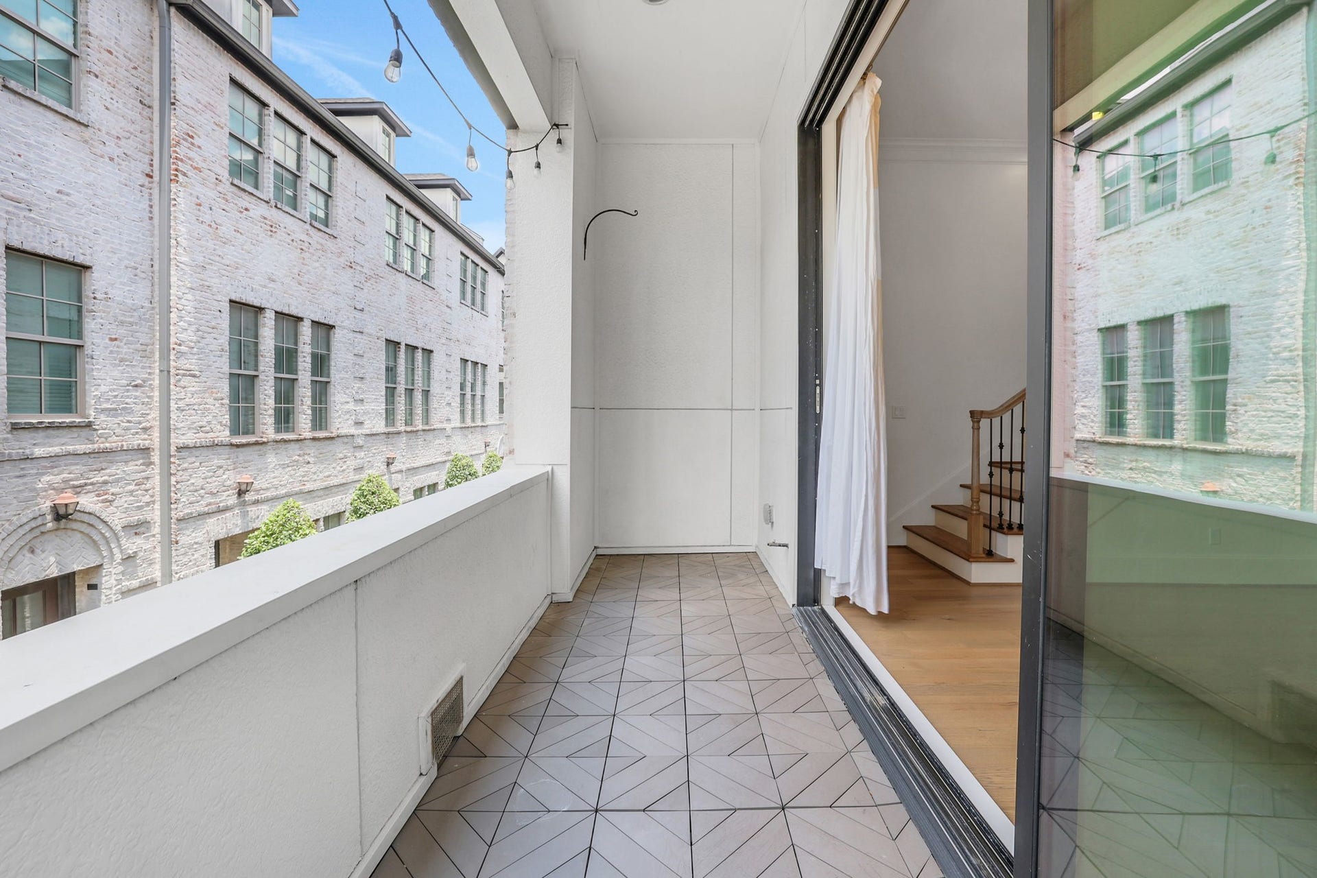 4045 Leeland Street, Houston, TX 77023 4045 Leeland Street, Houston, TX 77023
