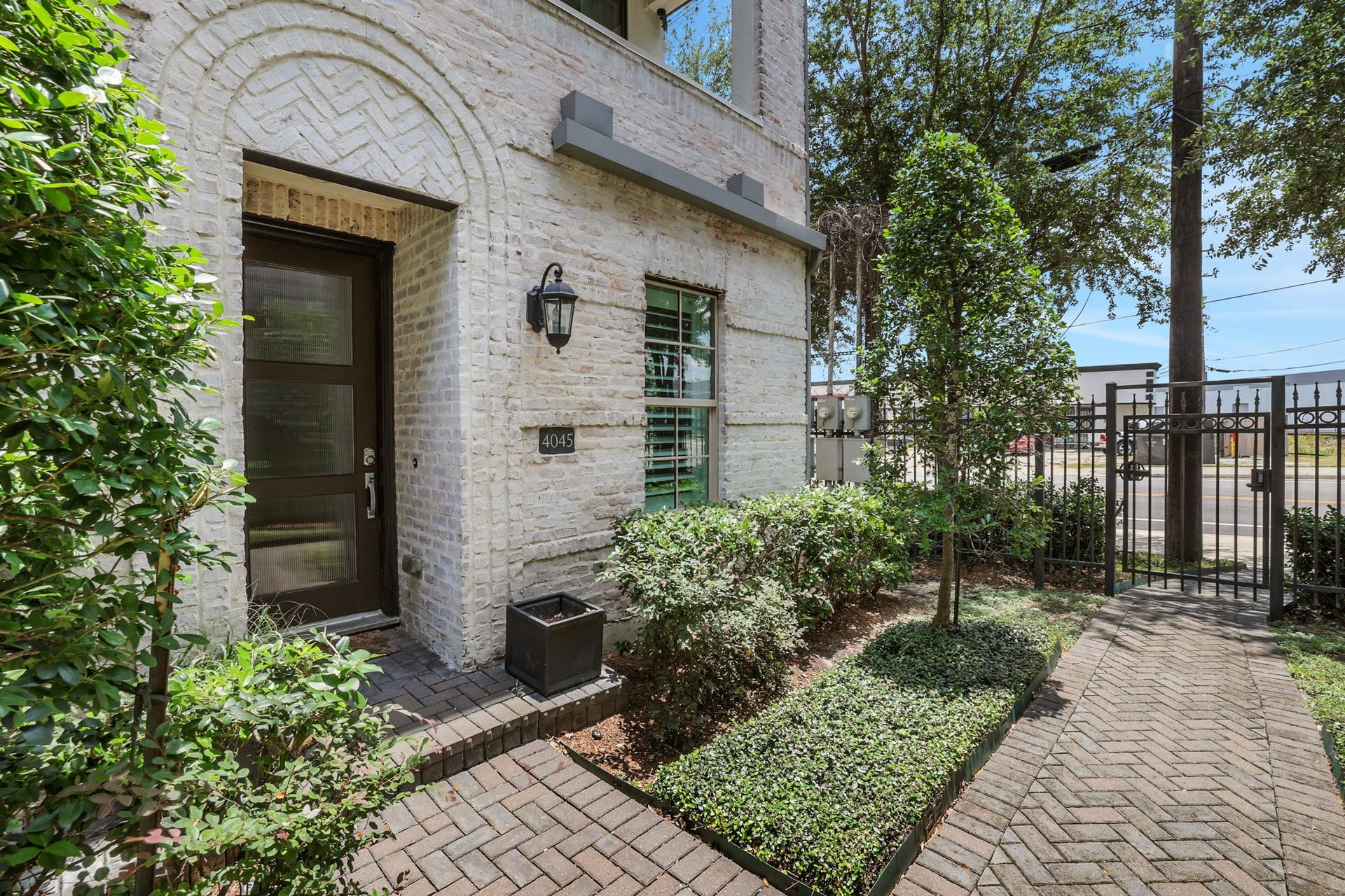 4045 Leeland Street, Houston, TX 77023 4045 Leeland Street, Houston, TX 77023
