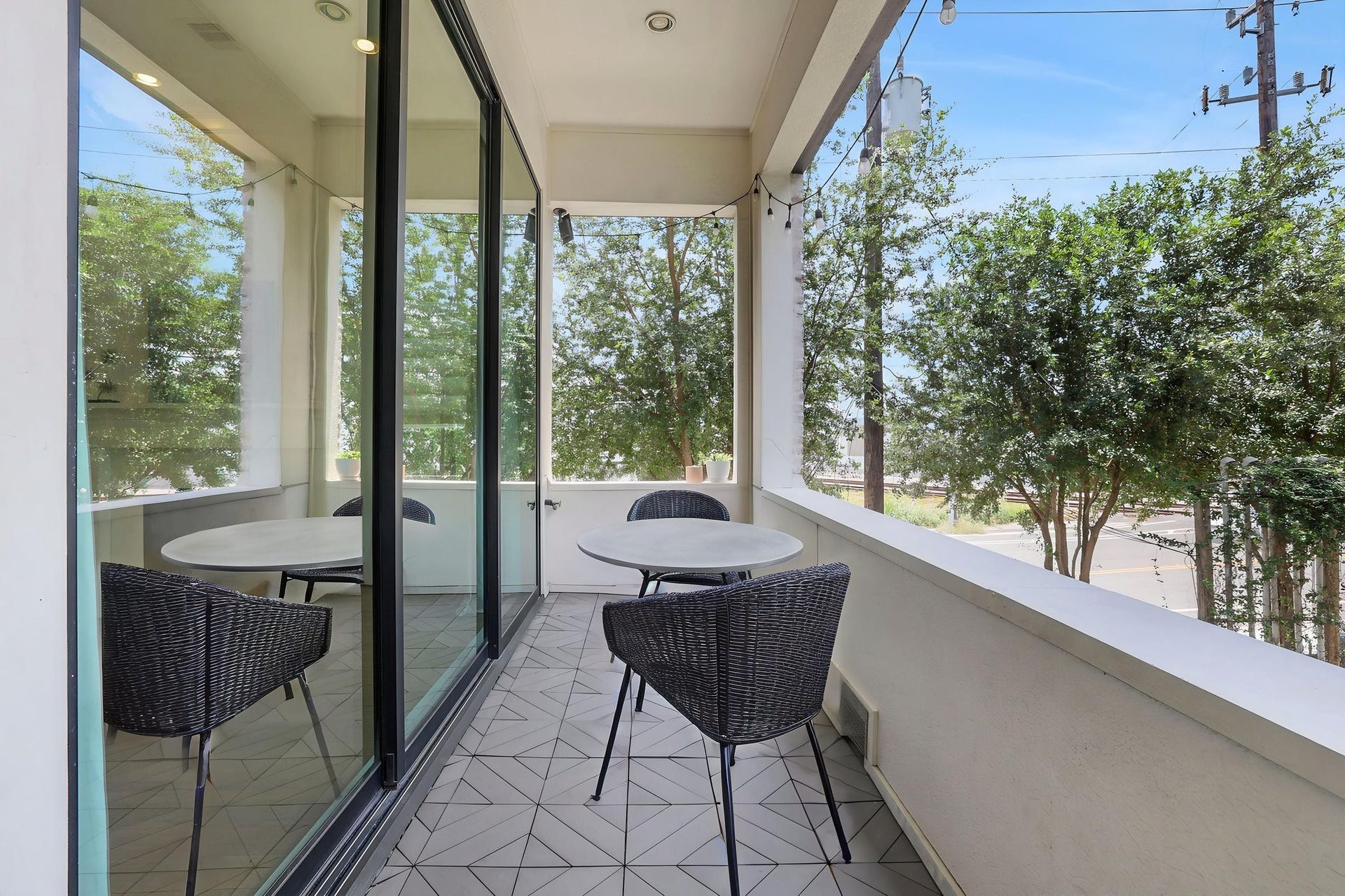 4045 Leeland Street, Houston, TX 77023 4045 Leeland Street, Houston, TX 77023
