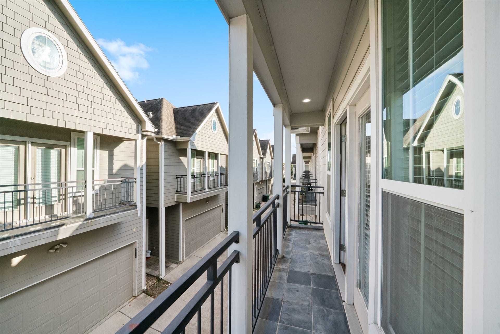 904 W 20th Street, #A, Houston, TX 77008 Did I mention you have your own balcony??