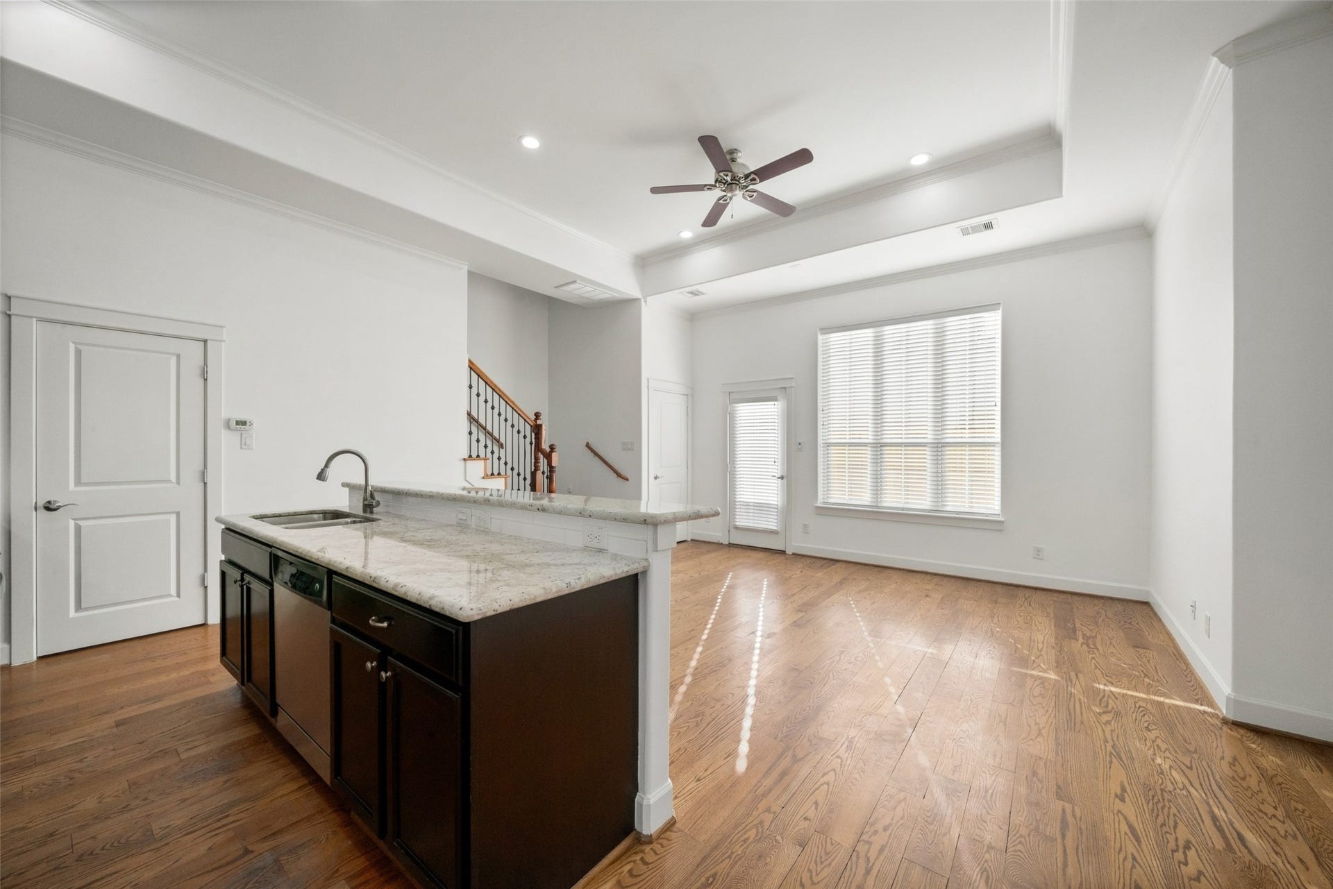 904 W 20th Street, #A, Houston, TX 77008 Real wood floors, recessed lighting, and crown molding continue into your kitchen and living room.