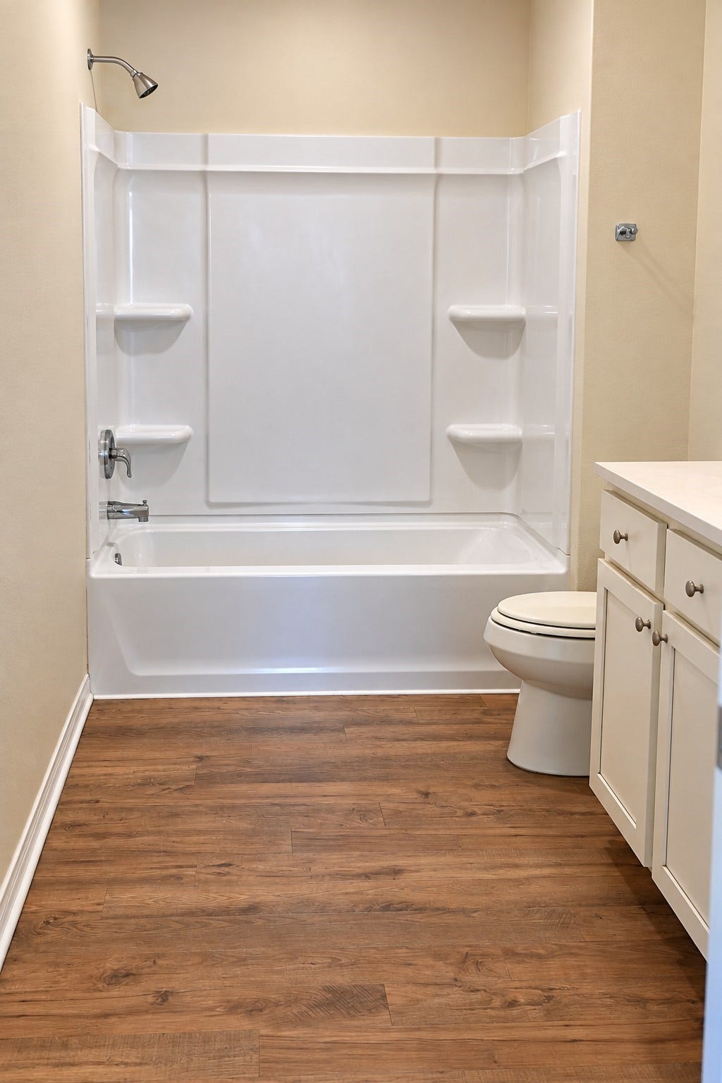 8202 Blooming Meadow Lane, Houston, TX 77016 Secondary Bathroom