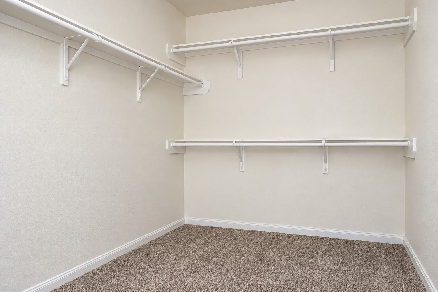8202 Blooming Meadow Lane, Houston, TX 77016 Primary Suite Walk-In Closet