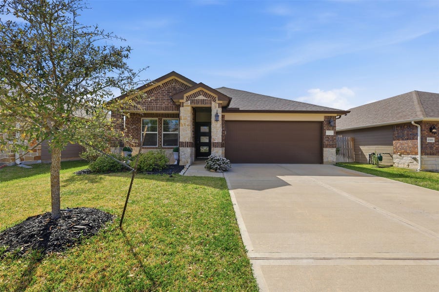 Property photo for 2304 W Winding Pines Drive, Tomball, TX
