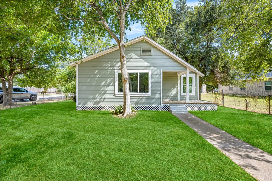 Property photo for 726 10th Avenue N, Texas City, TX