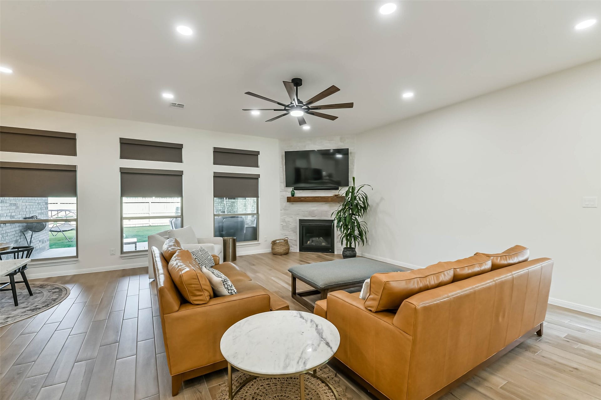 3214 Paseo Circle, Dickinson, TX 77539 3214 Paseo Circle, Dickinson, TX 77539