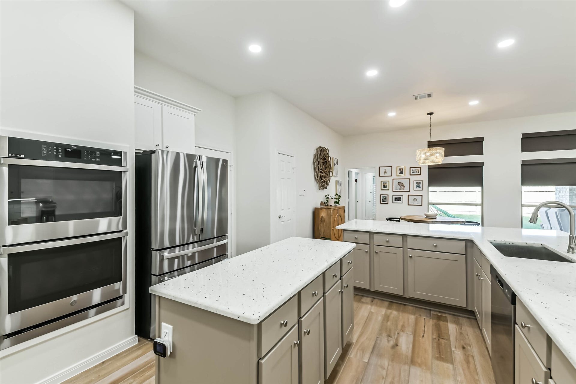 3214 Paseo Circle, Dickinson, TX 77539 3214 Paseo Circle, Dickinson, TX 77539
