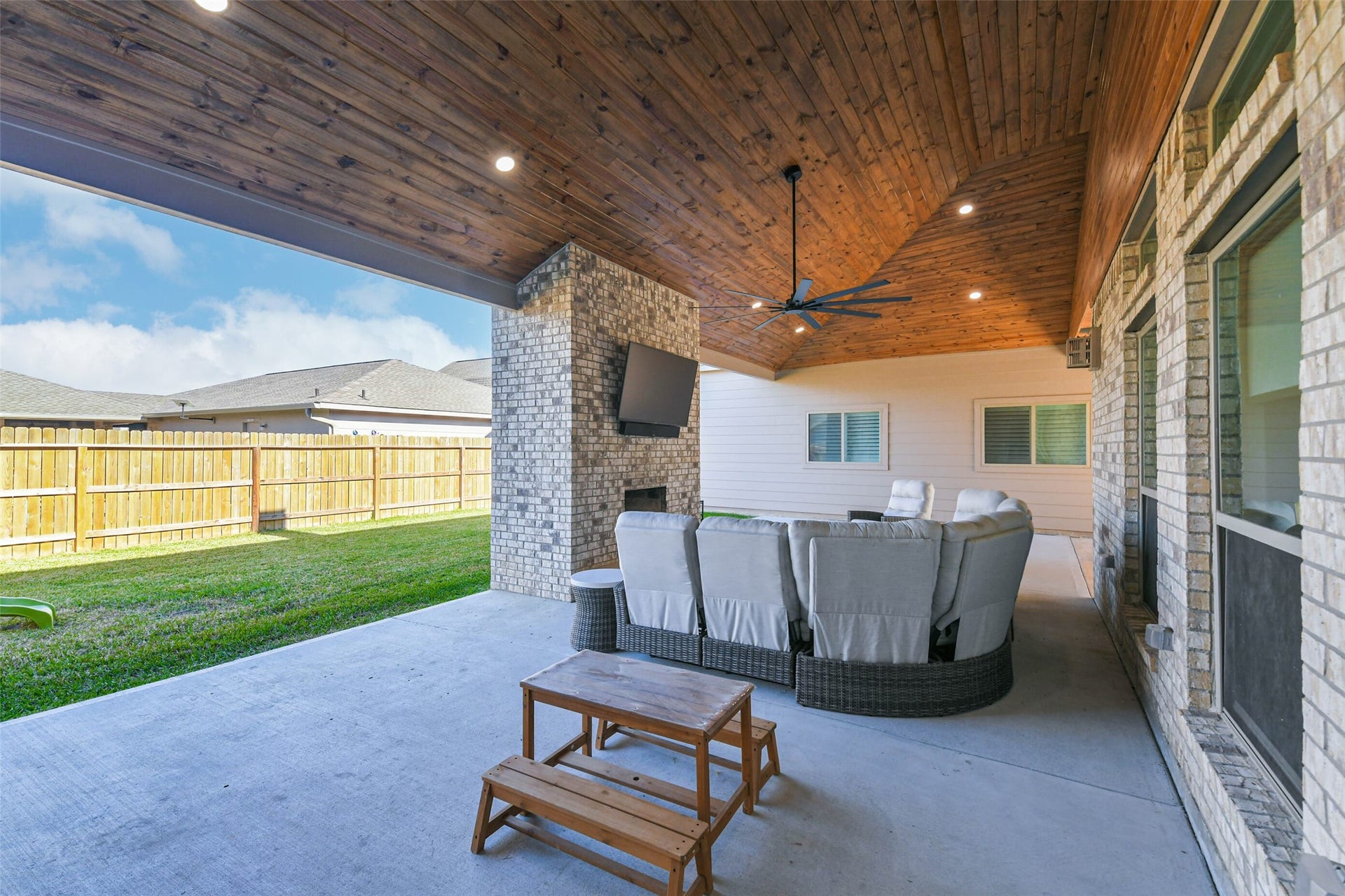 3214 Paseo Circle, Dickinson, TX 77539 3214 Paseo Circle, Dickinson, TX 77539