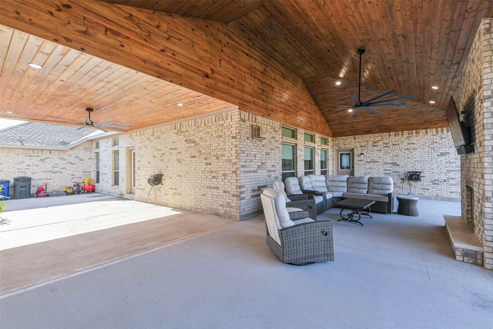 3214 Paseo Circle, Dickinson, TX 77539 3214 Paseo Circle, Dickinson, TX 77539