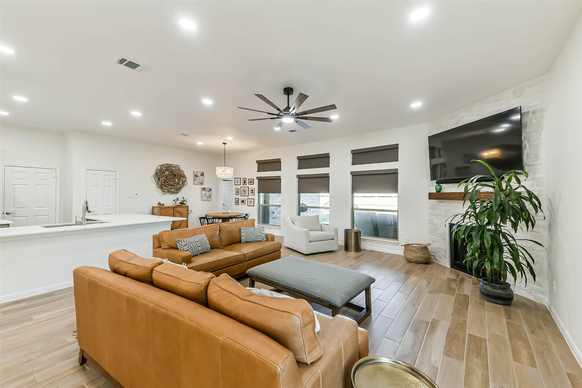 3214 Paseo Circle, Dickinson, TX 77539 3214 Paseo Circle, Dickinson, TX 77539