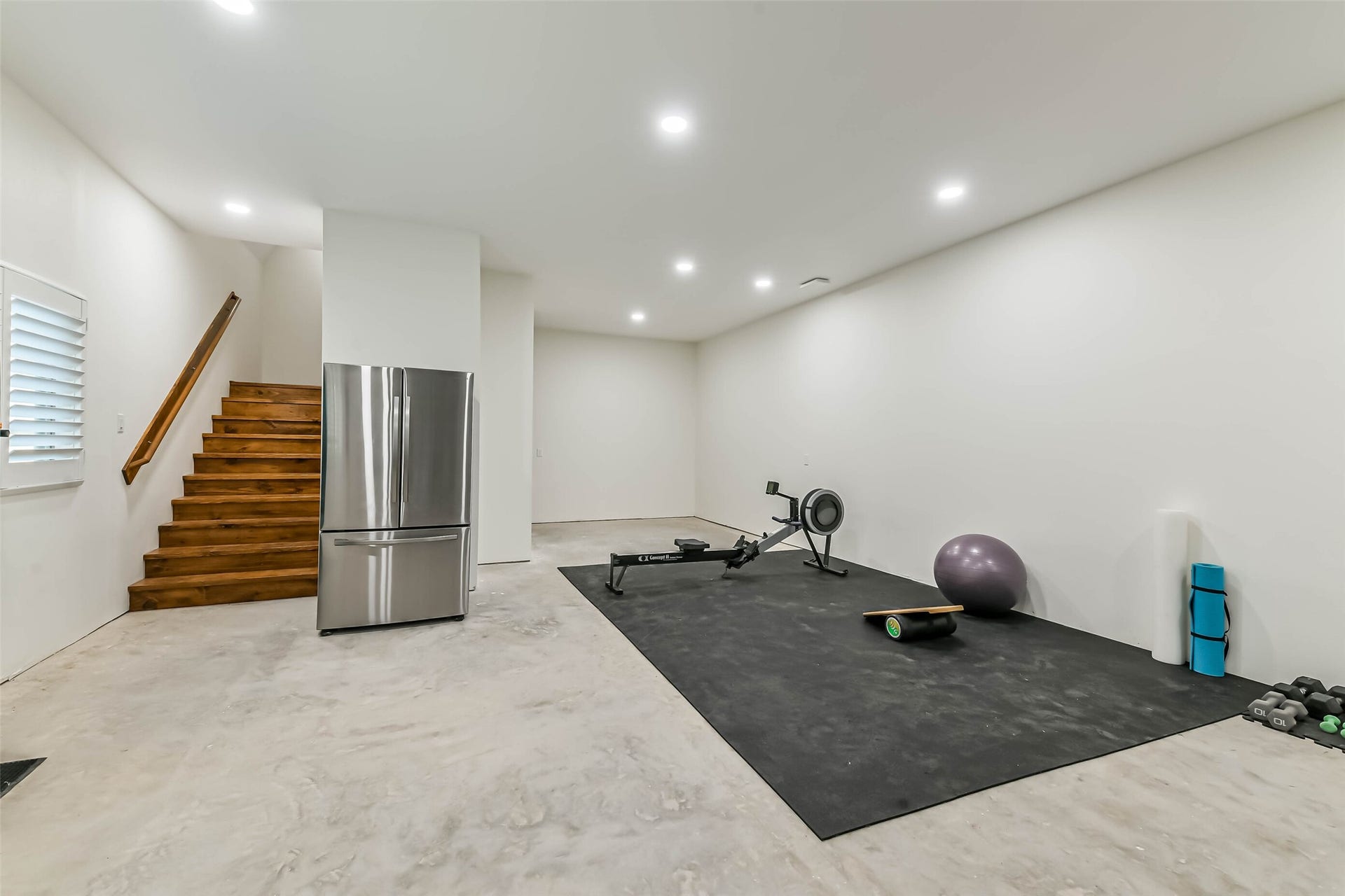 3214 Paseo Circle, Dickinson, TX 77539 3214 Paseo Circle, Dickinson, TX 77539