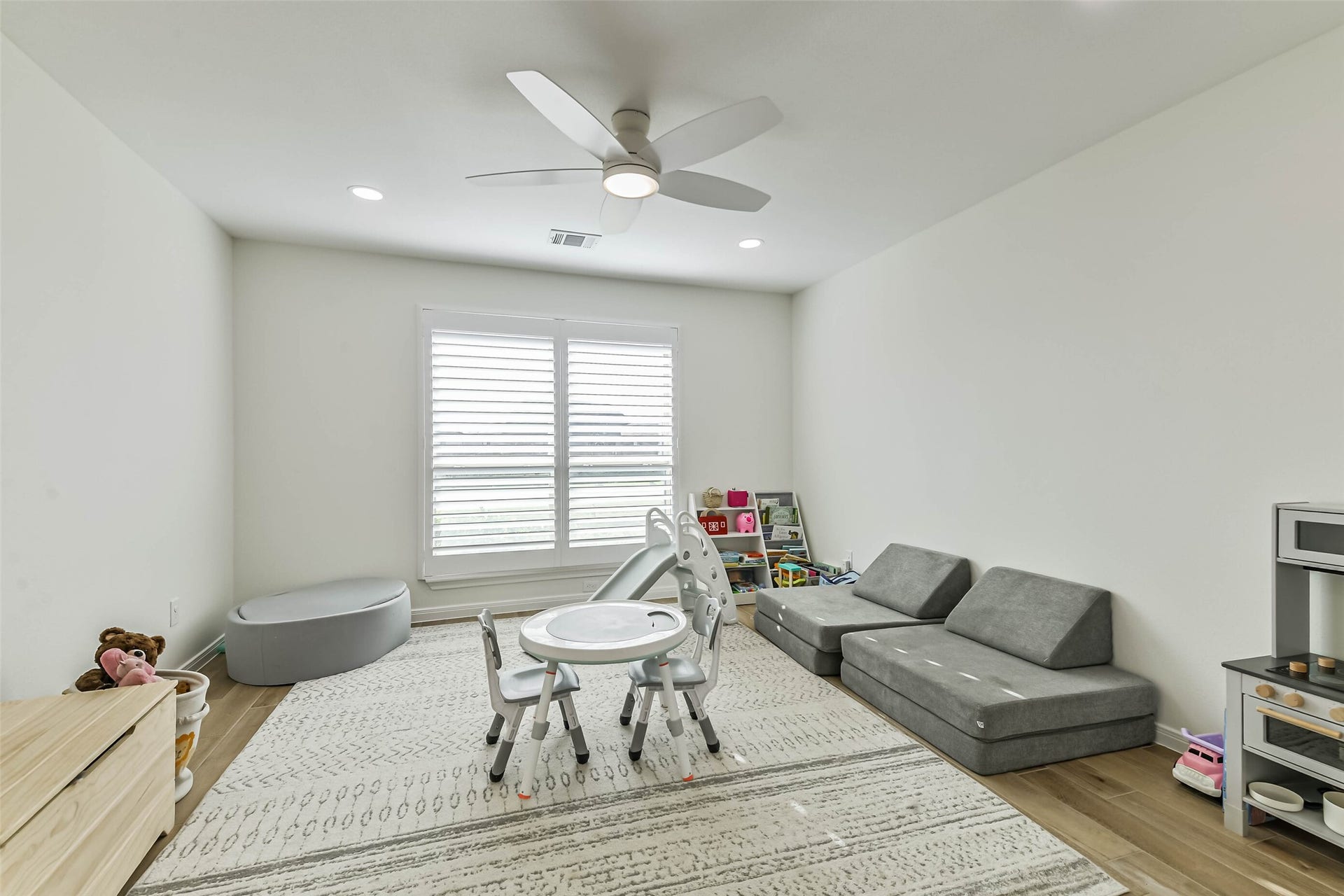 3214 Paseo Circle, Dickinson, TX 77539 3214 Paseo Circle, Dickinson, TX 77539