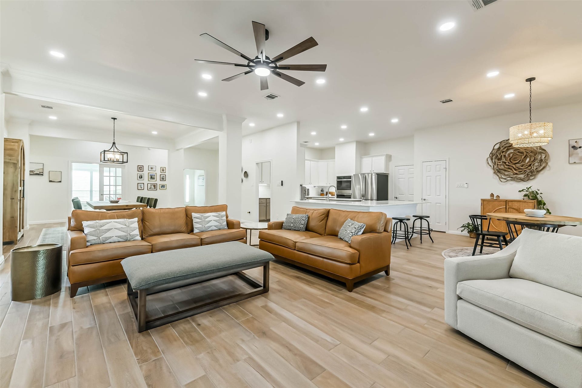 3214 Paseo Circle, Dickinson, TX 77539 3214 Paseo Circle, Dickinson, TX 77539