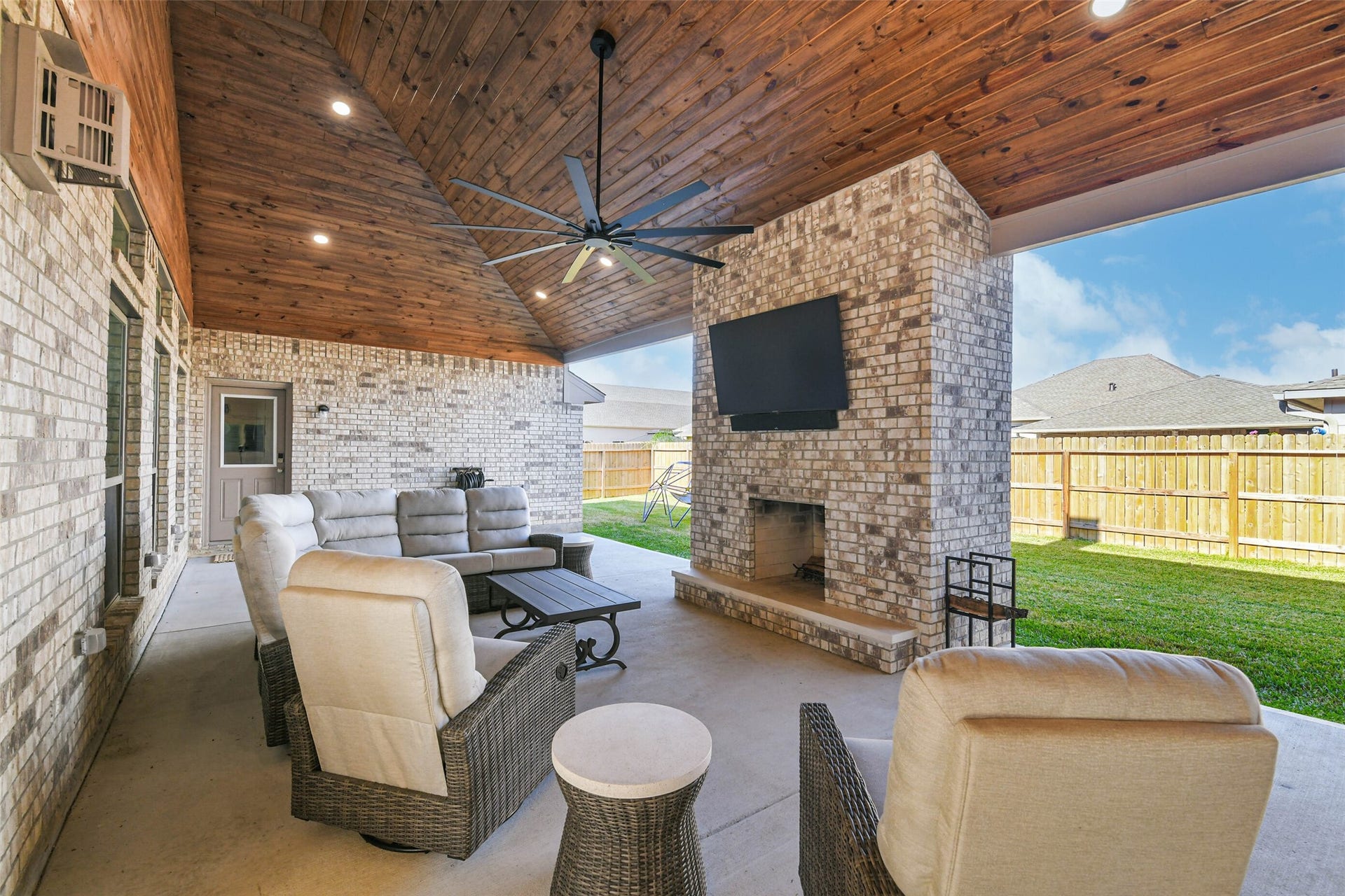 3214 Paseo Circle, Dickinson, TX 77539 3214 Paseo Circle, Dickinson, TX 77539