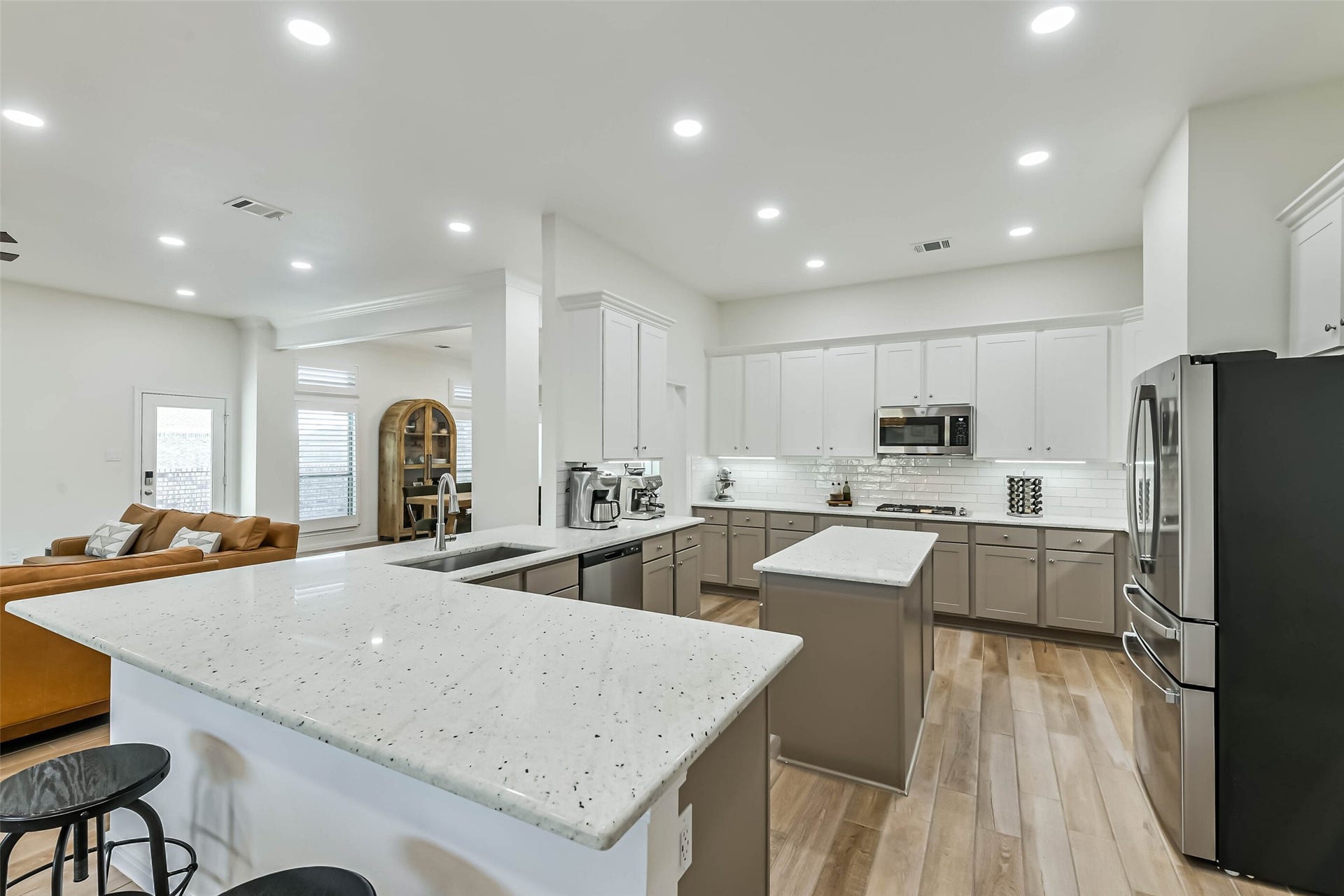 3214 Paseo Circle, Dickinson, TX 77539 3214 Paseo Circle, Dickinson, TX 77539