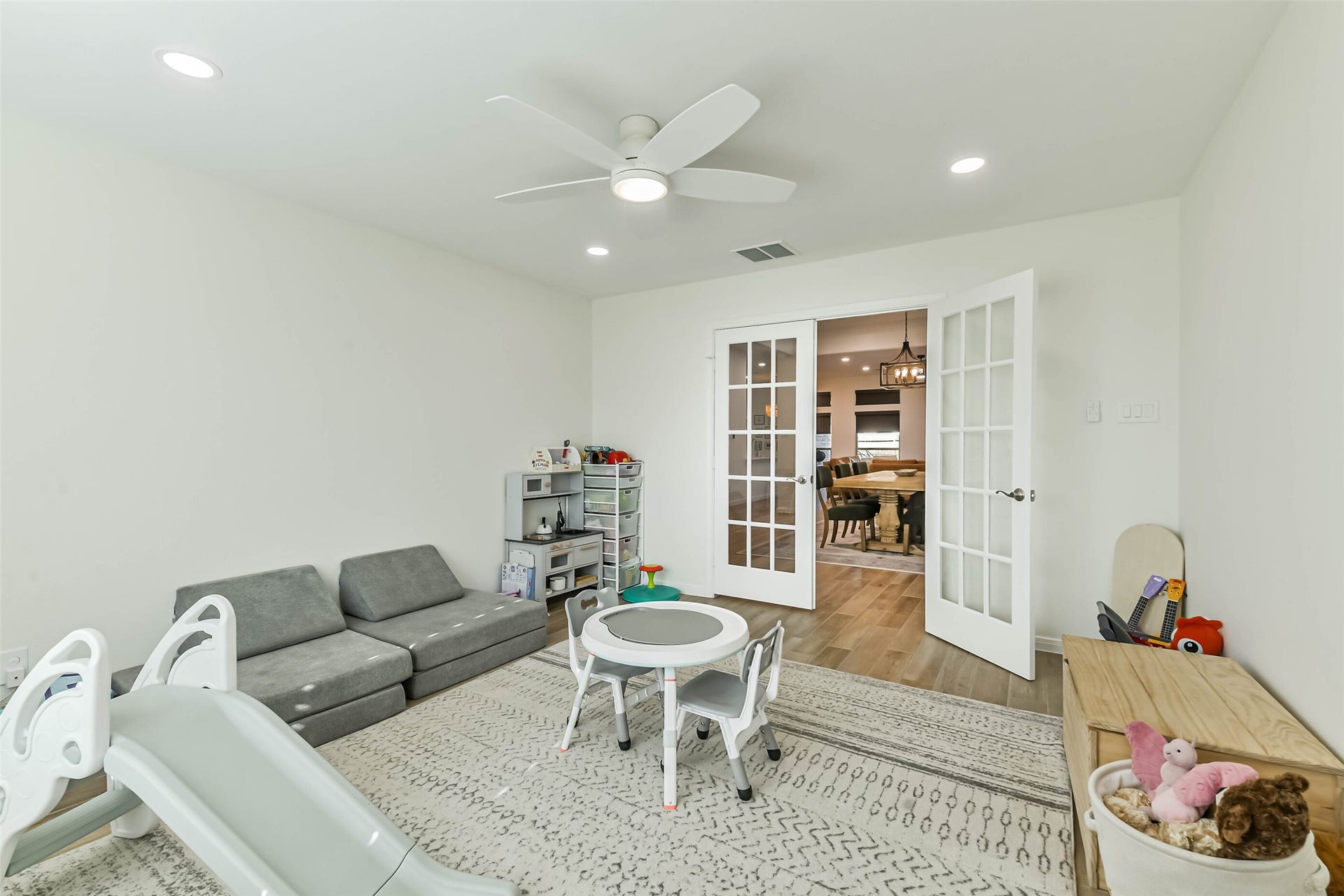 3214 Paseo Circle, Dickinson, TX 77539 3214 Paseo Circle, Dickinson, TX 77539
