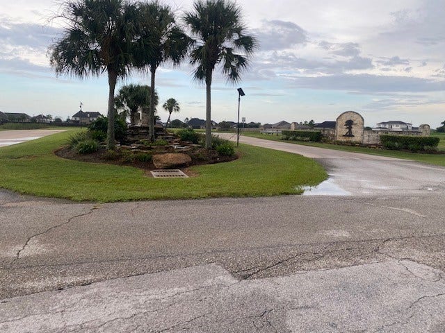 Property photo for 3703 Palm Crest Drive, Rosharon, TX