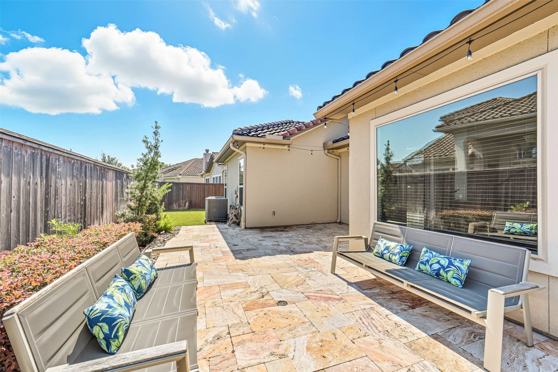 10 Silent Way Drive, Sugar Land, TX 77498 Spacious tiled patio perfect for hosting or enjoying your sundowner.