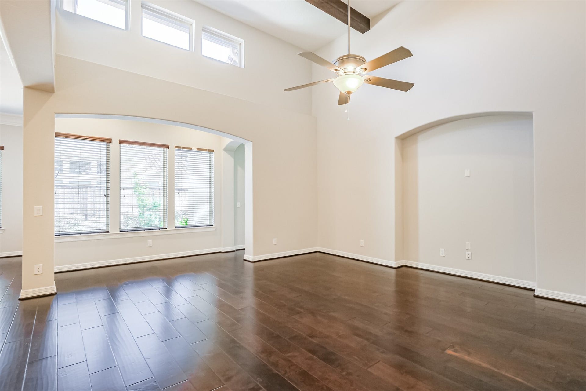 10 Silent Way Drive, Sugar Land, TX 77498 The upper windows allow natural light to flood into this space.