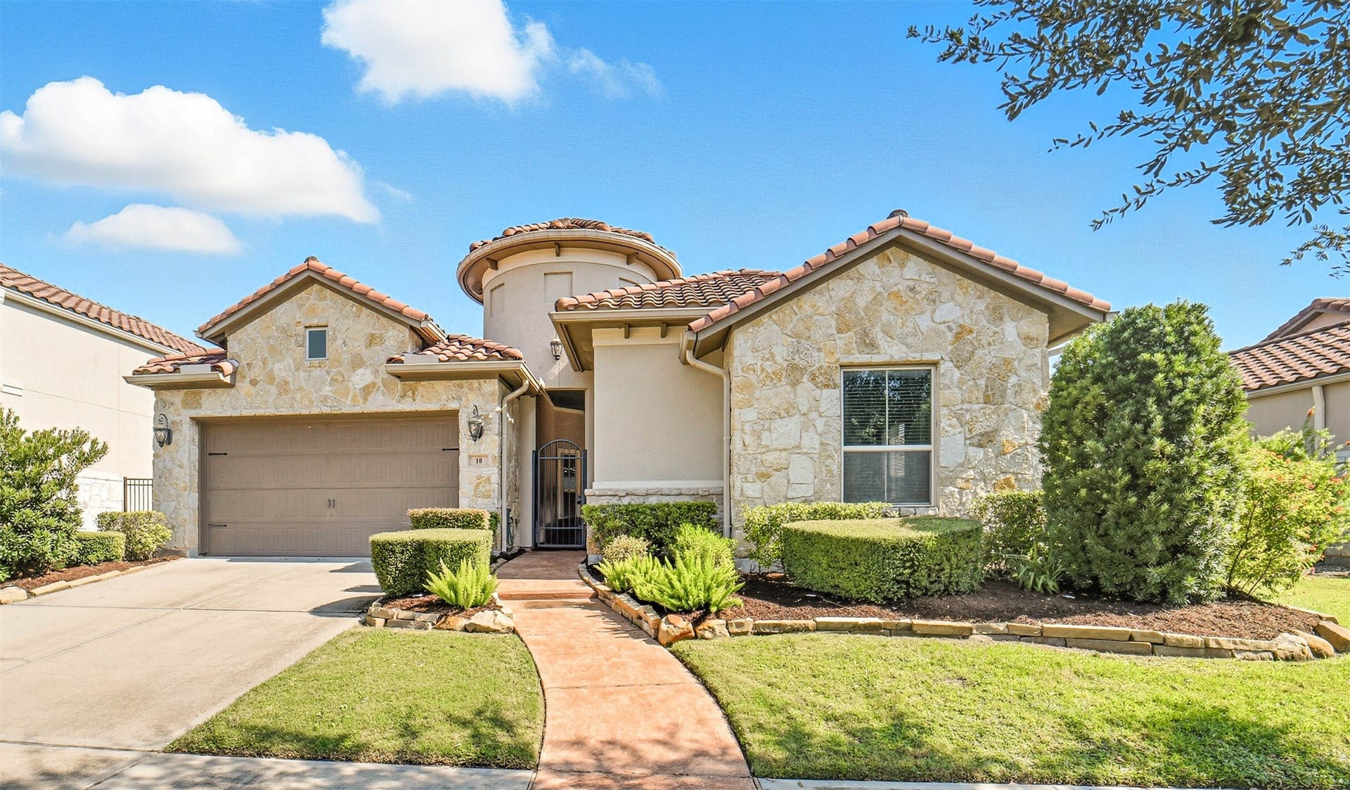 10 Silent Way Drive, Sugar Land, TX 77498 Welcome Home to fabulous 10 Silent Way in the much sought after and well located Imperial in Sugar Land!