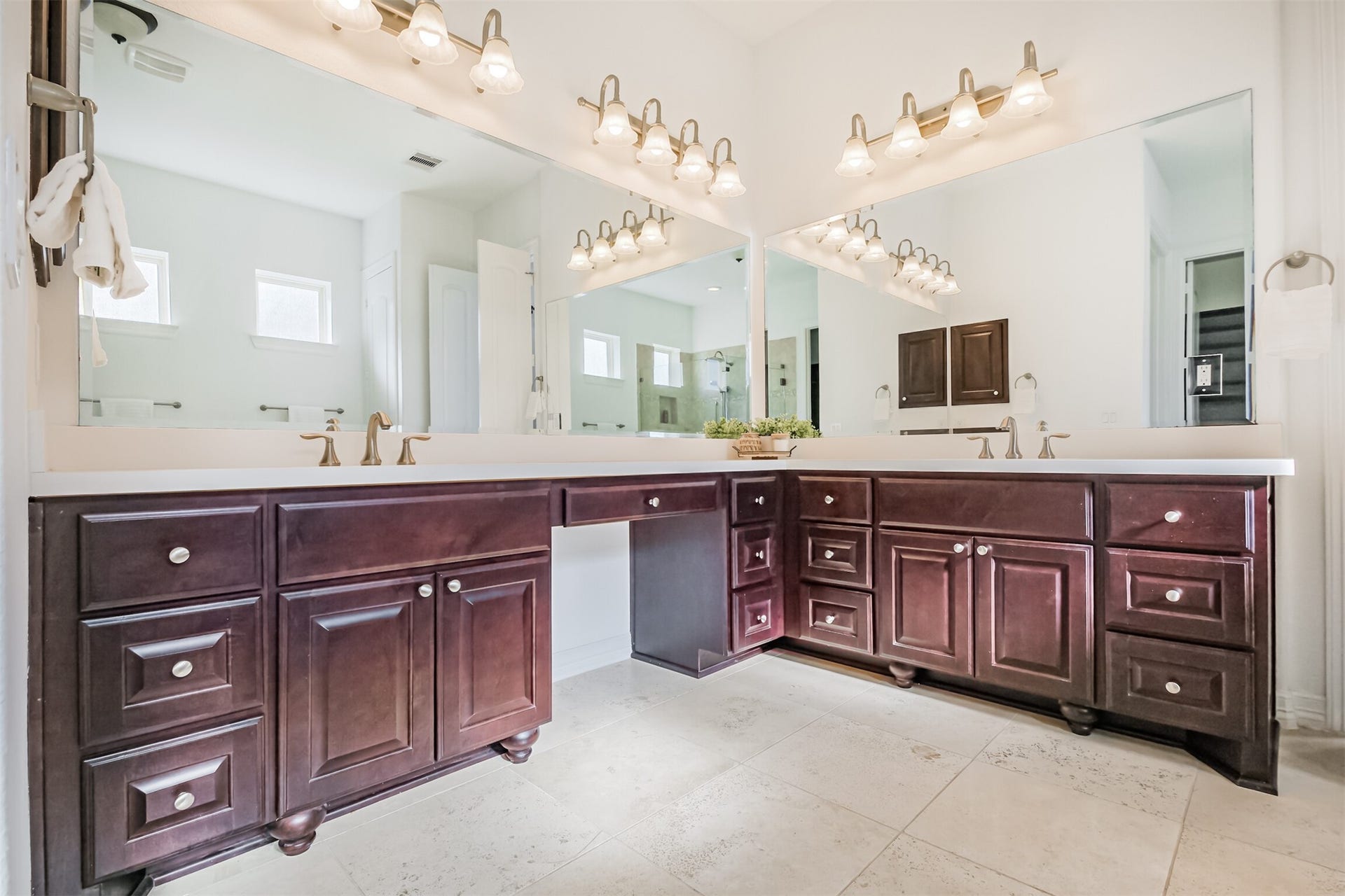 10 Silent Way Drive, Sugar Land, TX 77498 Primary bath featuring double vanities and seating area.