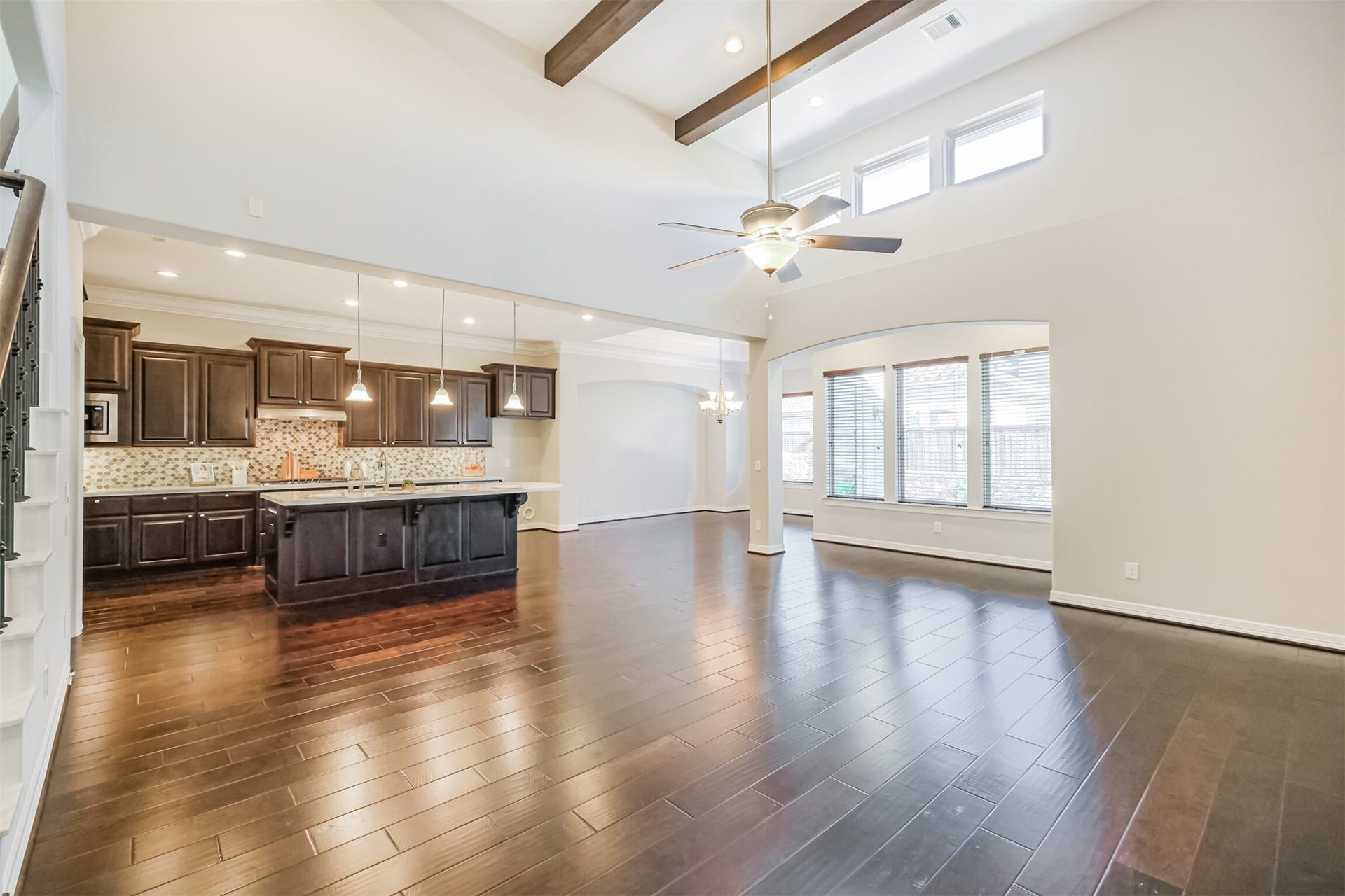 10 Silent Way Drive, Sugar Land, TX 77498 Airy family space highlighted by 14-foot ceilings and ceiling wood beams.