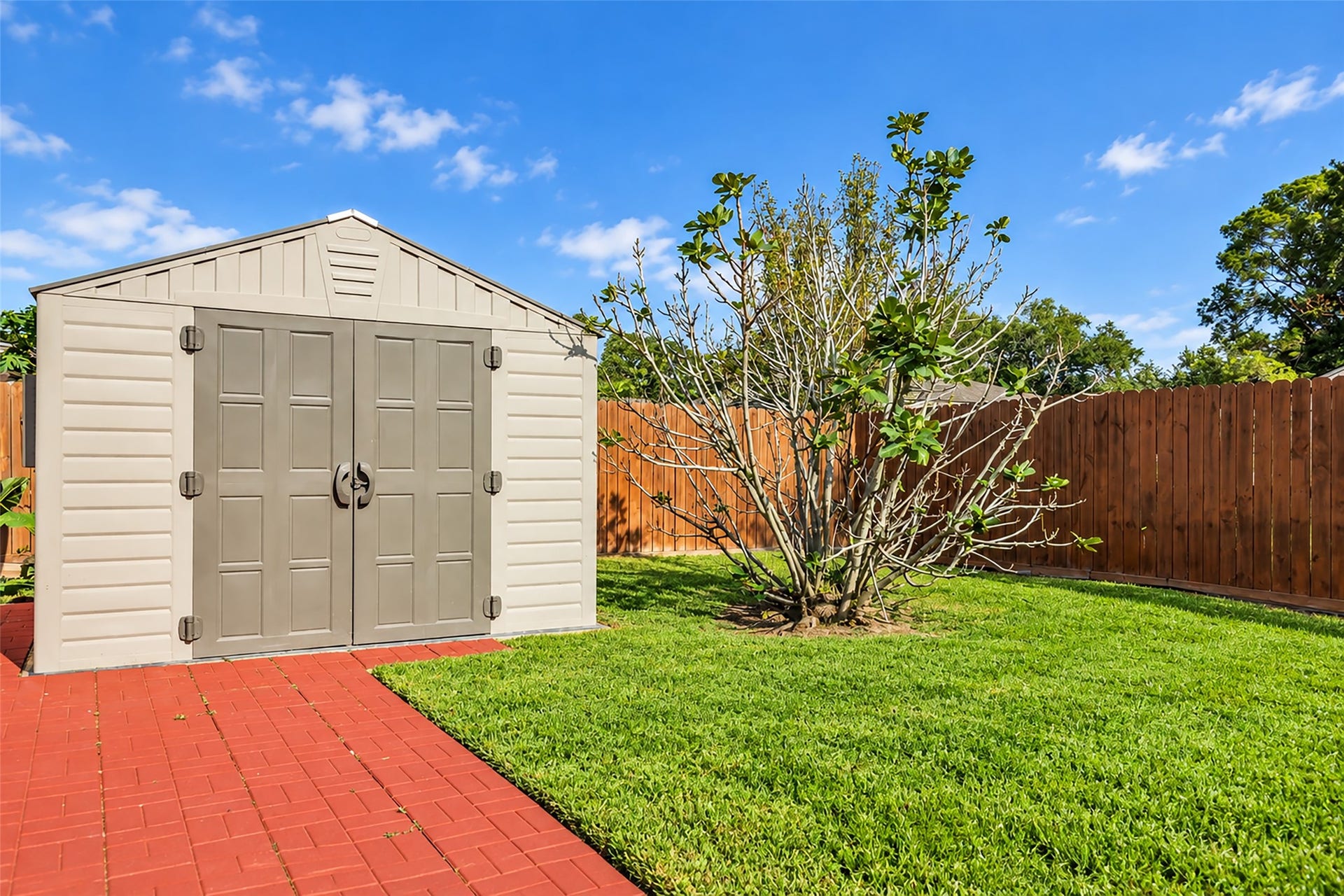 Storage shed conveys with the home.