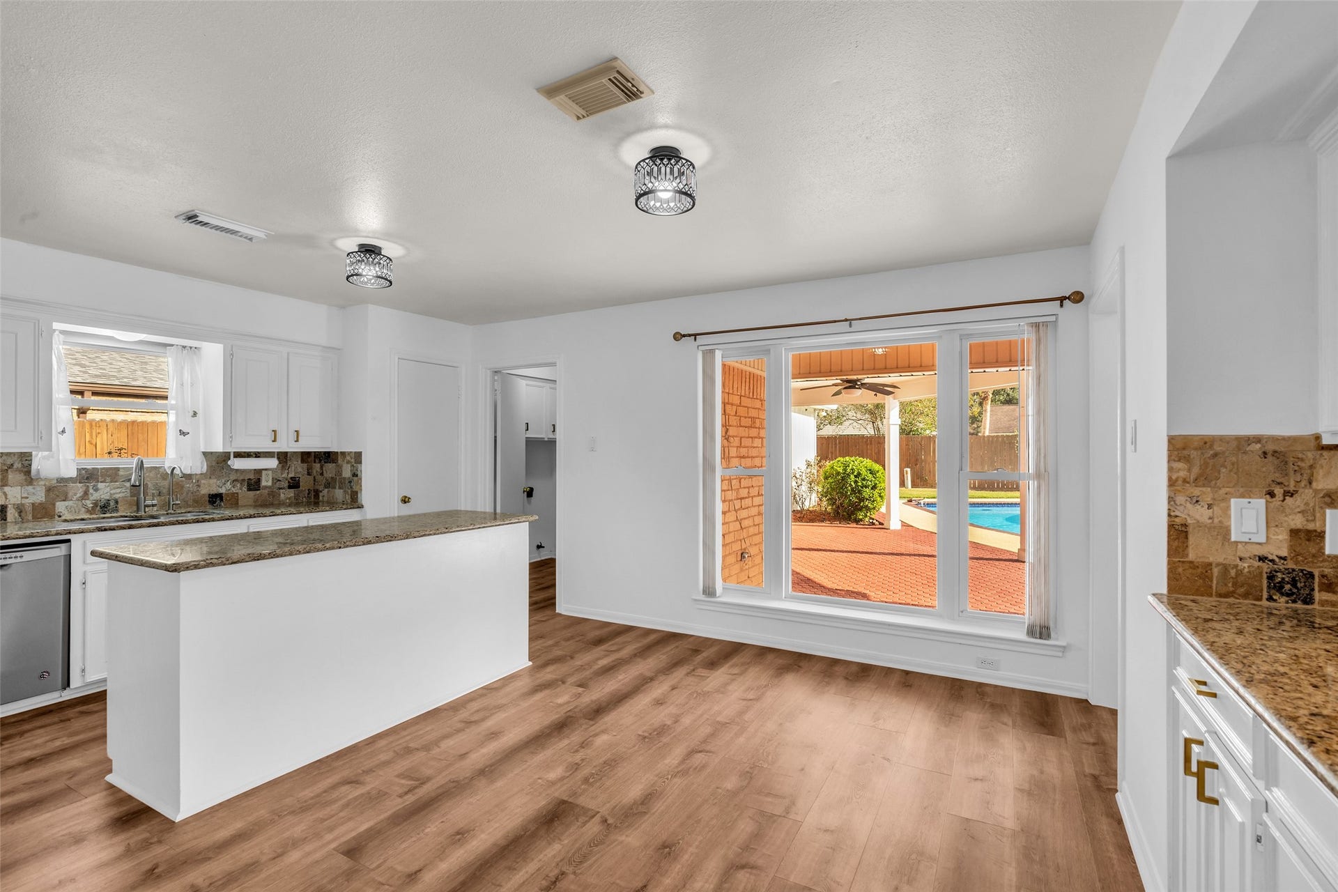 15319 Seahorse Drive, Houston, TX 77062