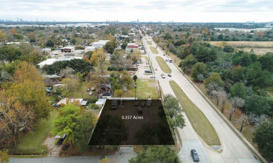 Property photo for 10155 Comanche Lane, Houston, TX