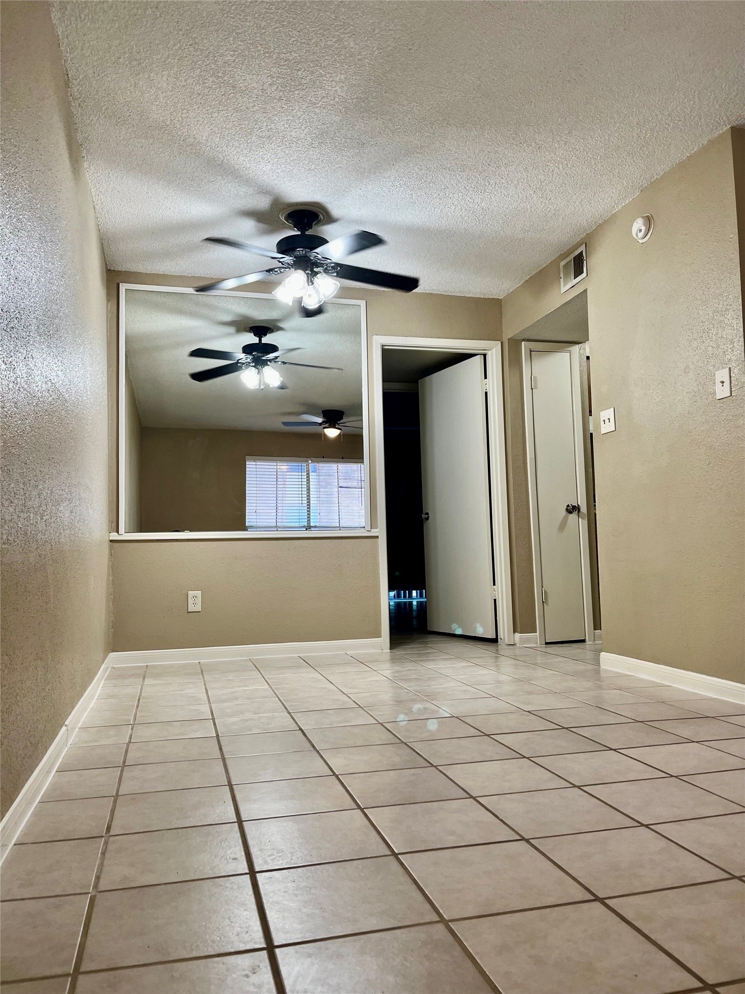 1516 Bay Area Blvd Boulevard, #H1, Houston, TX 77058 Dining Area