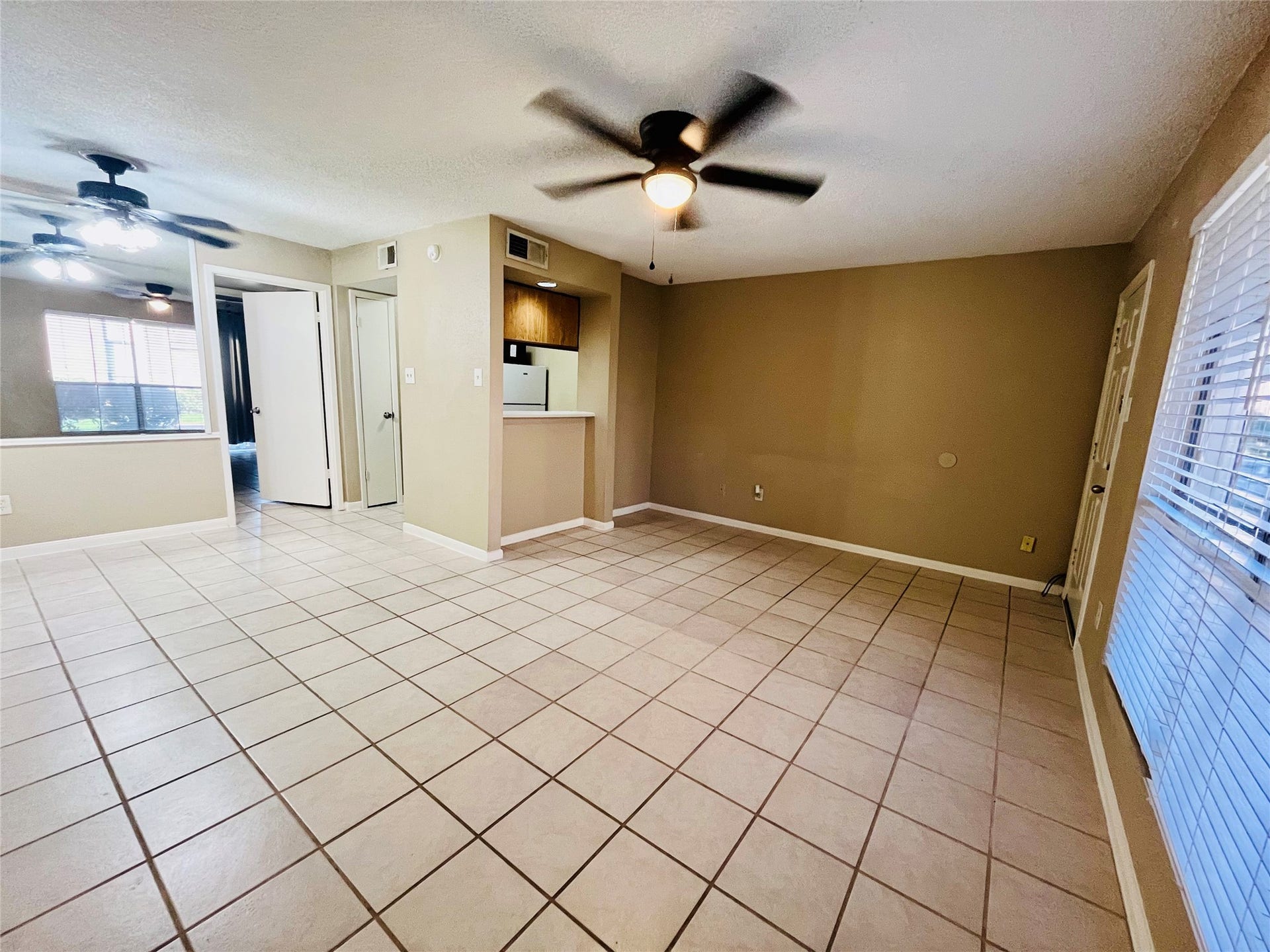 1516 Bay Area Blvd Boulevard, #H1, Houston, TX 77058 Living area