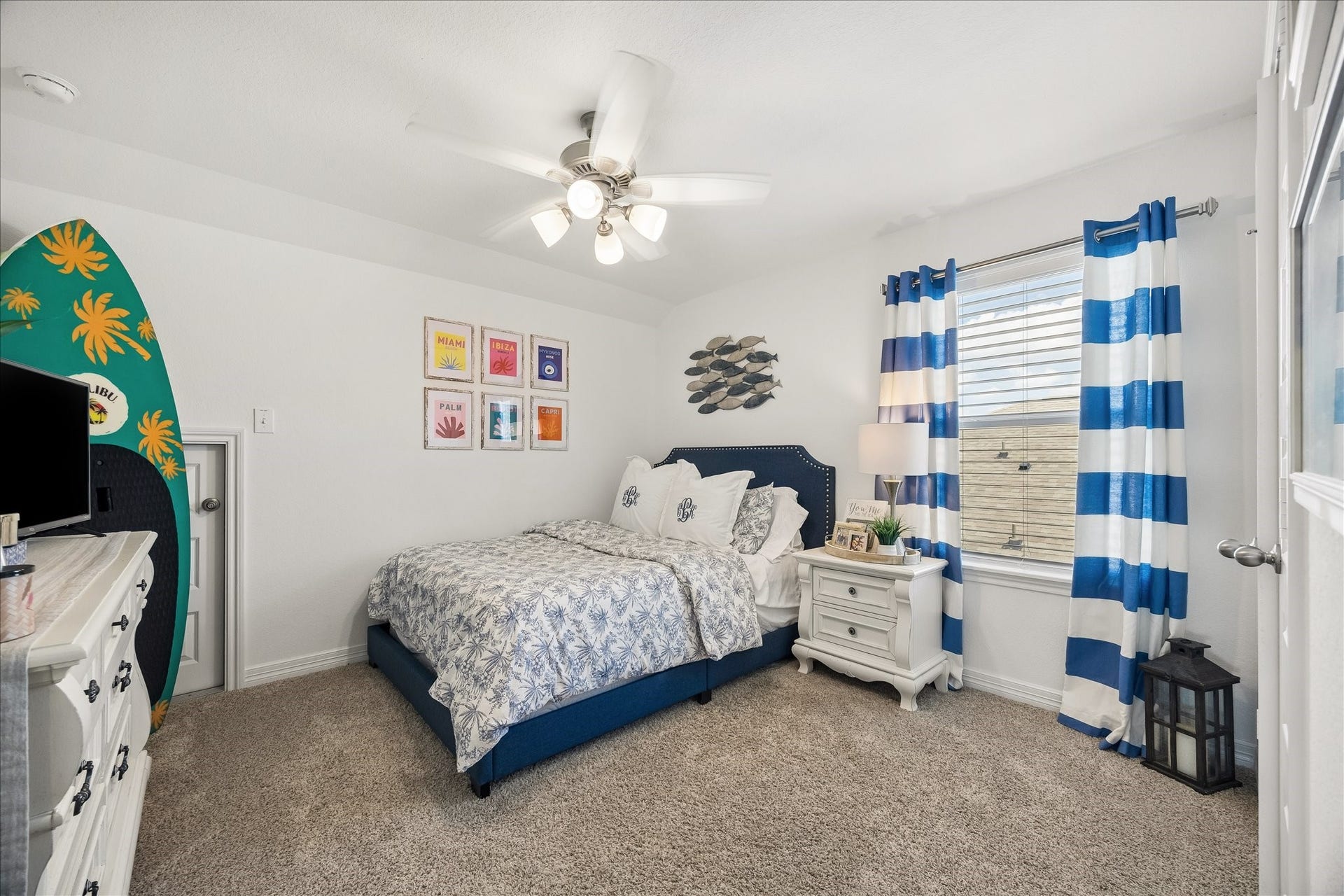 25934 Bronze Oak Court, Richmond, TX 77406 This inviting guest bedroom offers plenty of room to settle in, get comfortable and make the space your own, with neutral finishes, a large closet and easy access to a full bathroom.