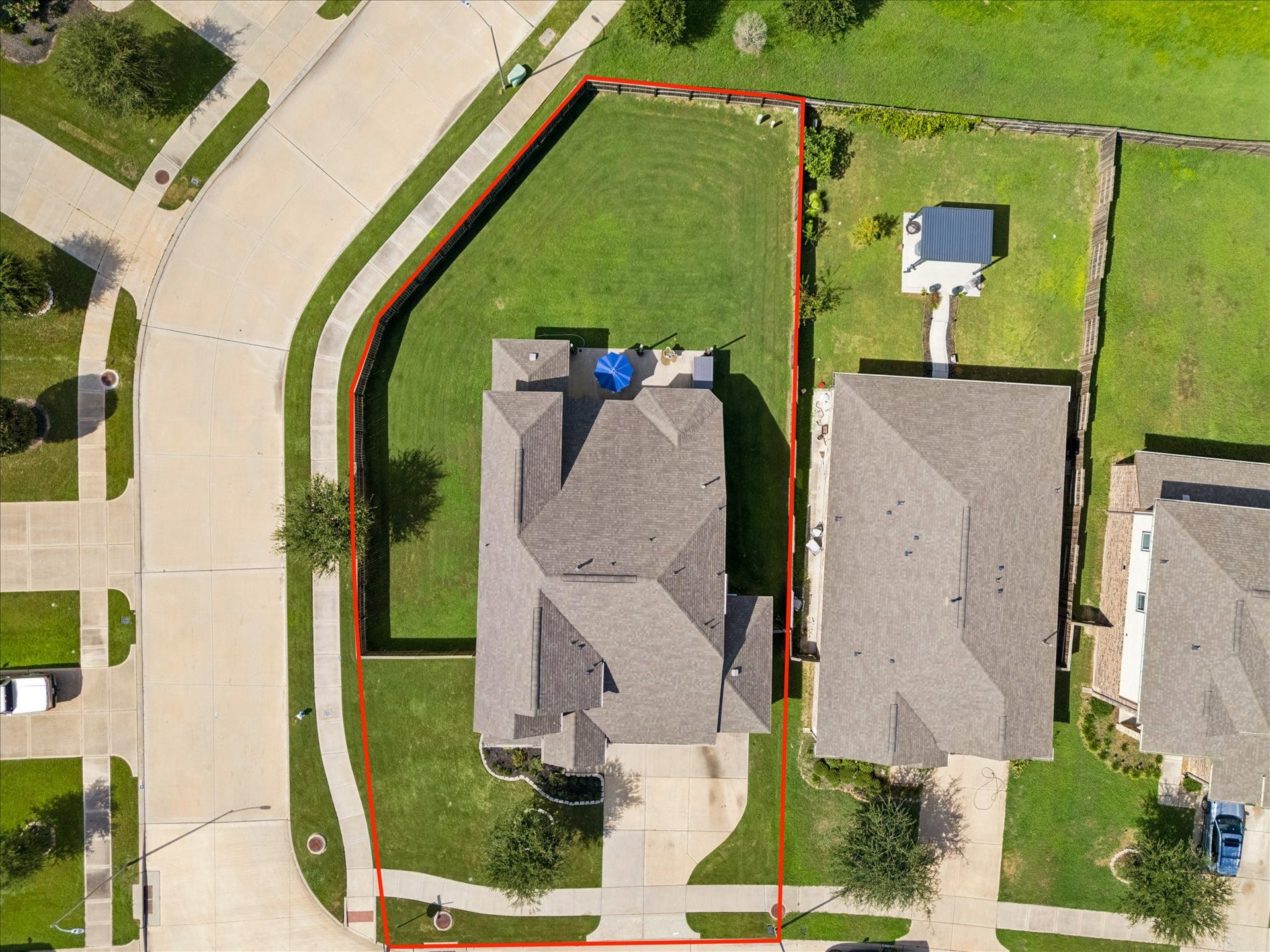 25934 Bronze Oak Court, Richmond, TX 77406 This aerial view showcases the desirable corner lot, triple-wide driveway, expansive backyard backing to a greenbelt and a wide side yard with extra breathing room.
