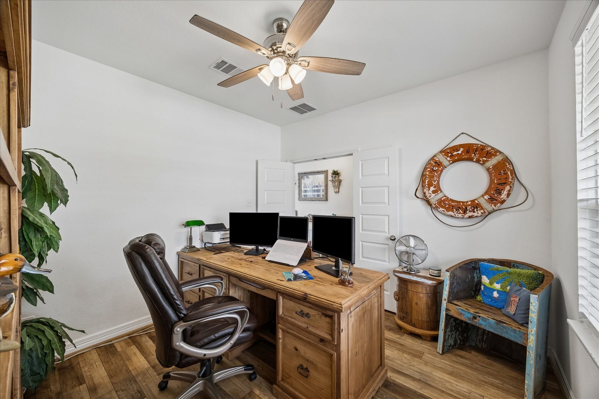 25934 Bronze Oak Court, Richmond, TX 77406 Youll love the morning commute to this comfortable home office, where soft natural light, front yard views and plenty of privacy make it easy to focus and take care of business.