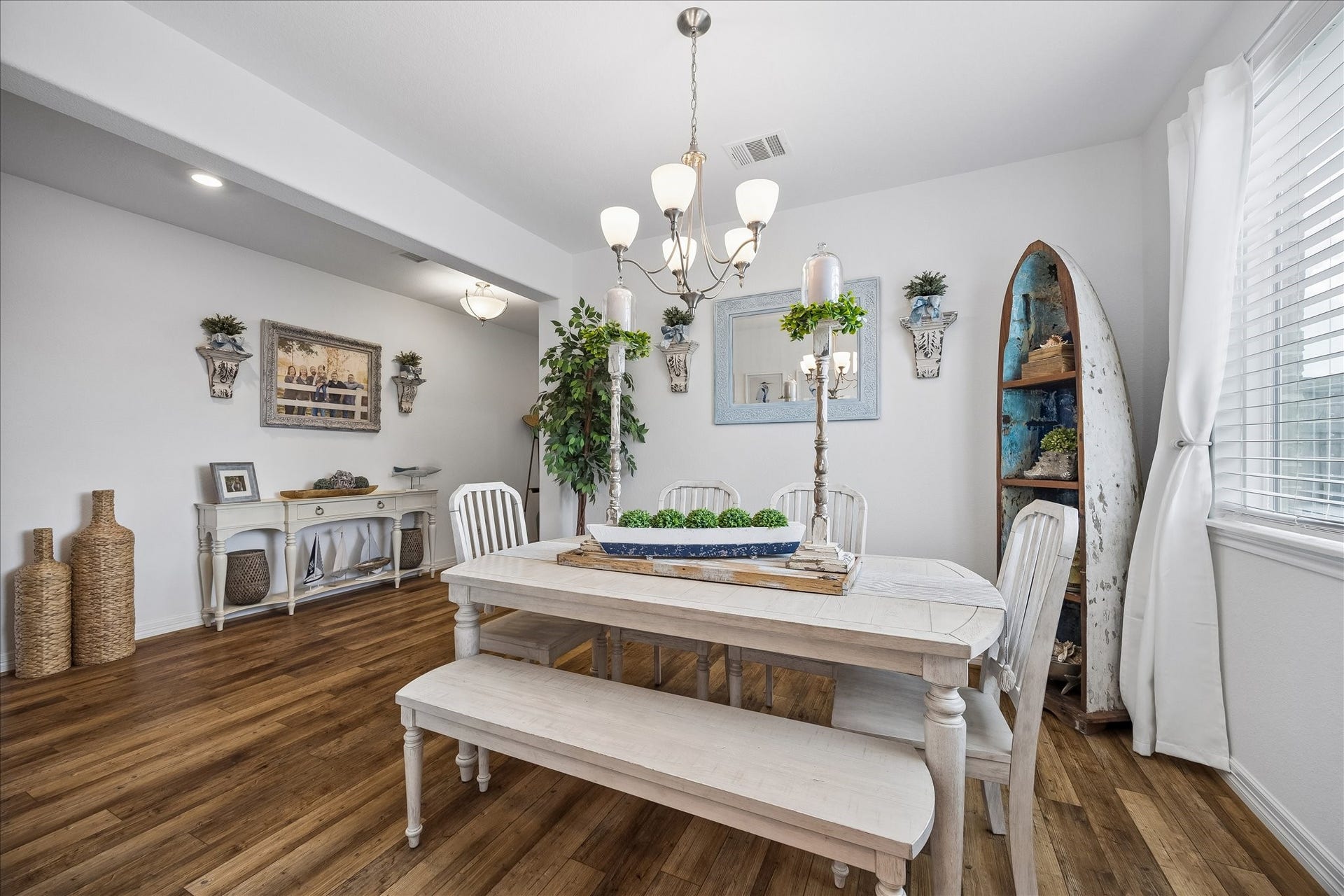 25934 Bronze Oak Court, Richmond, TX 77406 Your friends and family will love breaking bread with you in this welcoming formal dining room, where the open layout keeps conversation flowing easily from the kitchen to the family room.