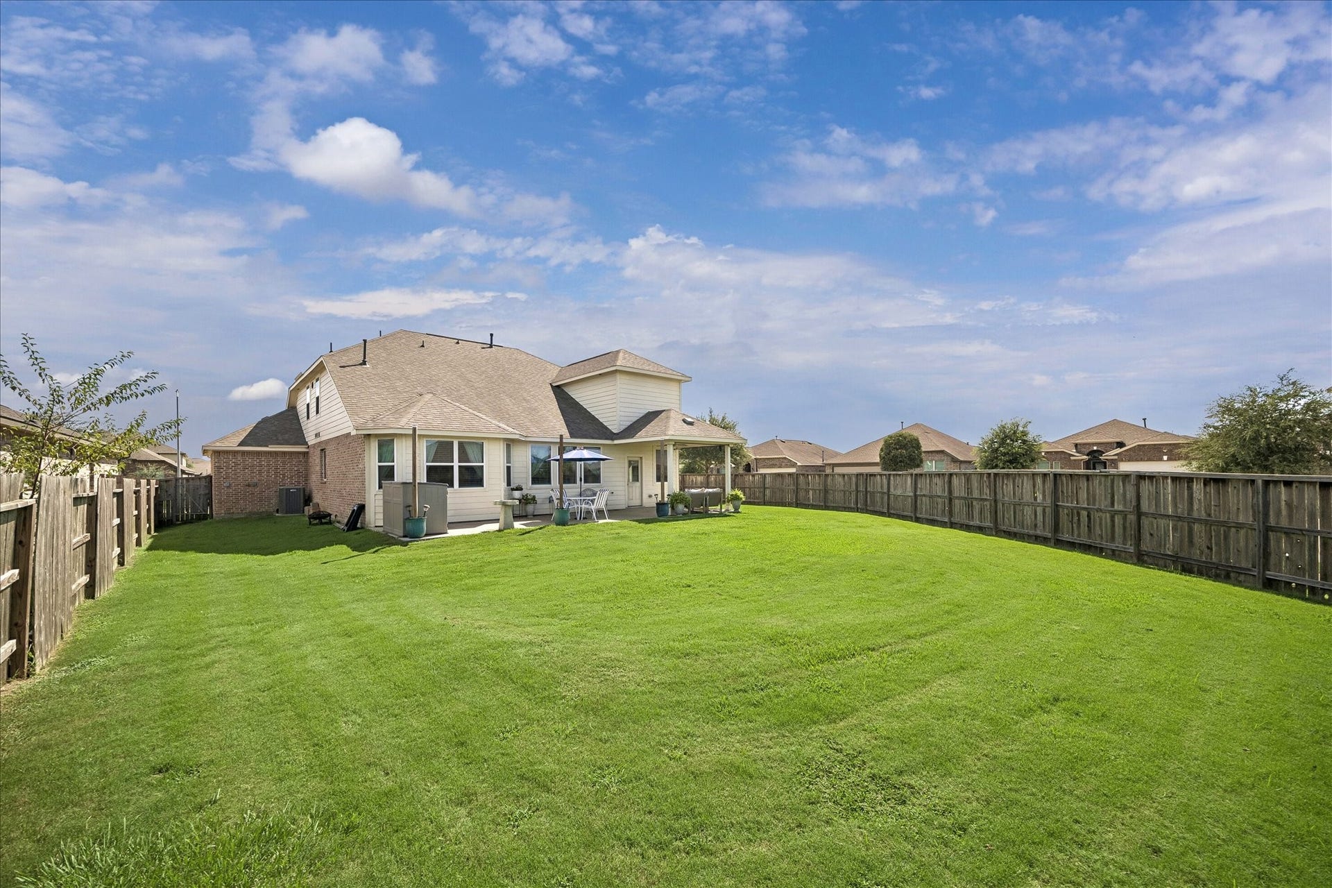 25934 Bronze Oak Court, Richmond, TX 77406 The possibilities are endless on this spacious .262 acre corner lot with no rear neighbors and added breathing room along one side. Add a pool, create an outdoor kitchen and enjoy more of lifes amazing moments right at home.