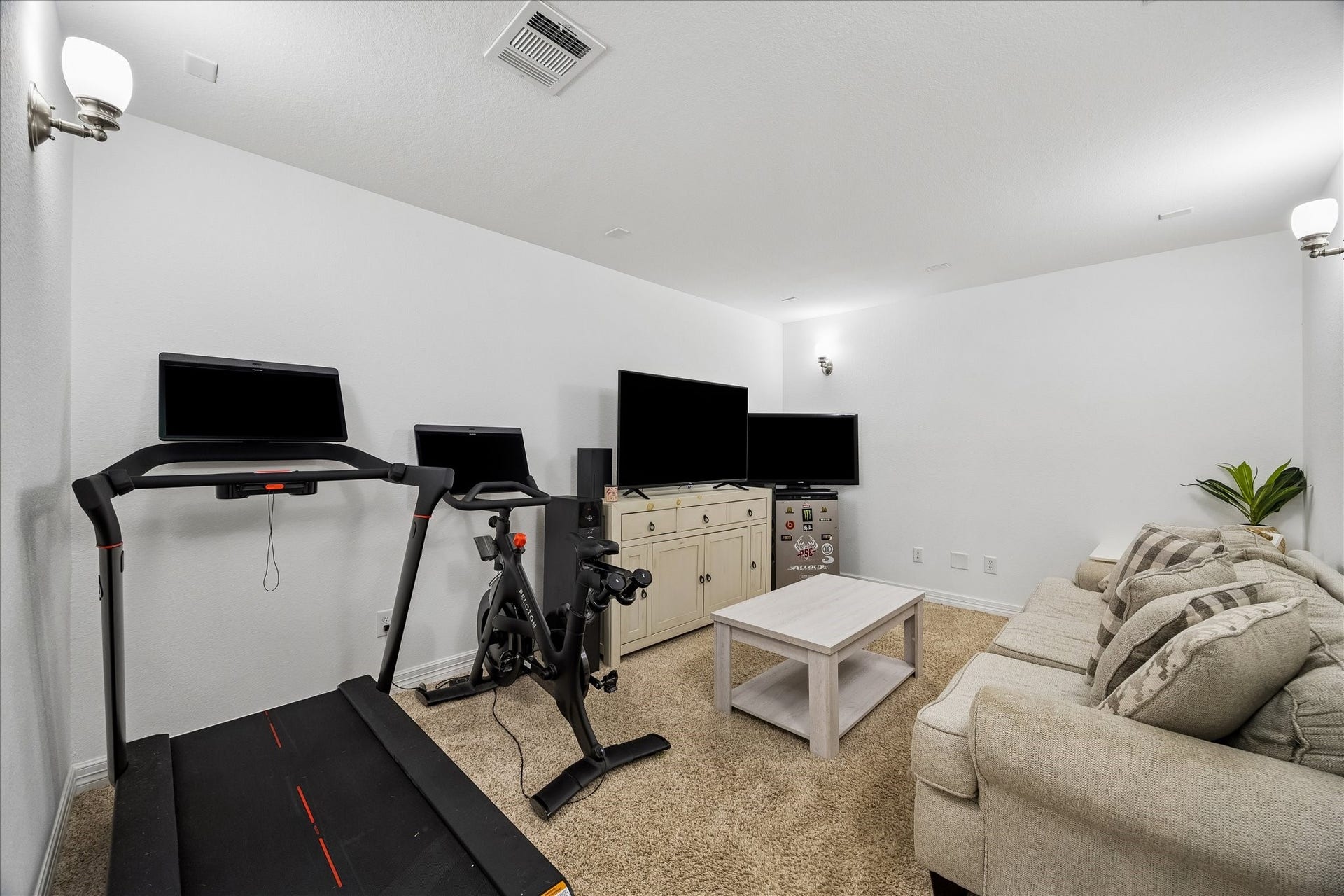 25934 Bronze Oak Court, Richmond, TX 77406 In addition to the game room, this designated media room gives you even more space to enjoy life at home. Create the home theater you have always wanted, set up a gaming center or turn it into the ultimate playroom.