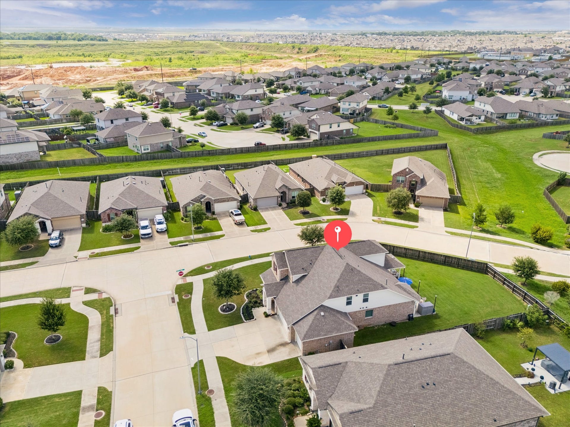 25934 Bronze Oak Court, Richmond, TX 77406 Tucked along a quiet cul-de-sac street, this spacious corner lot offers a 3-car garage, an expansive fenced yard and a greenbelt backdrop for added privacy. Creekside Ranch amenities include a neighborhood pool, splash pad, park, playground and trails for even more ways to enjoy life close to home.