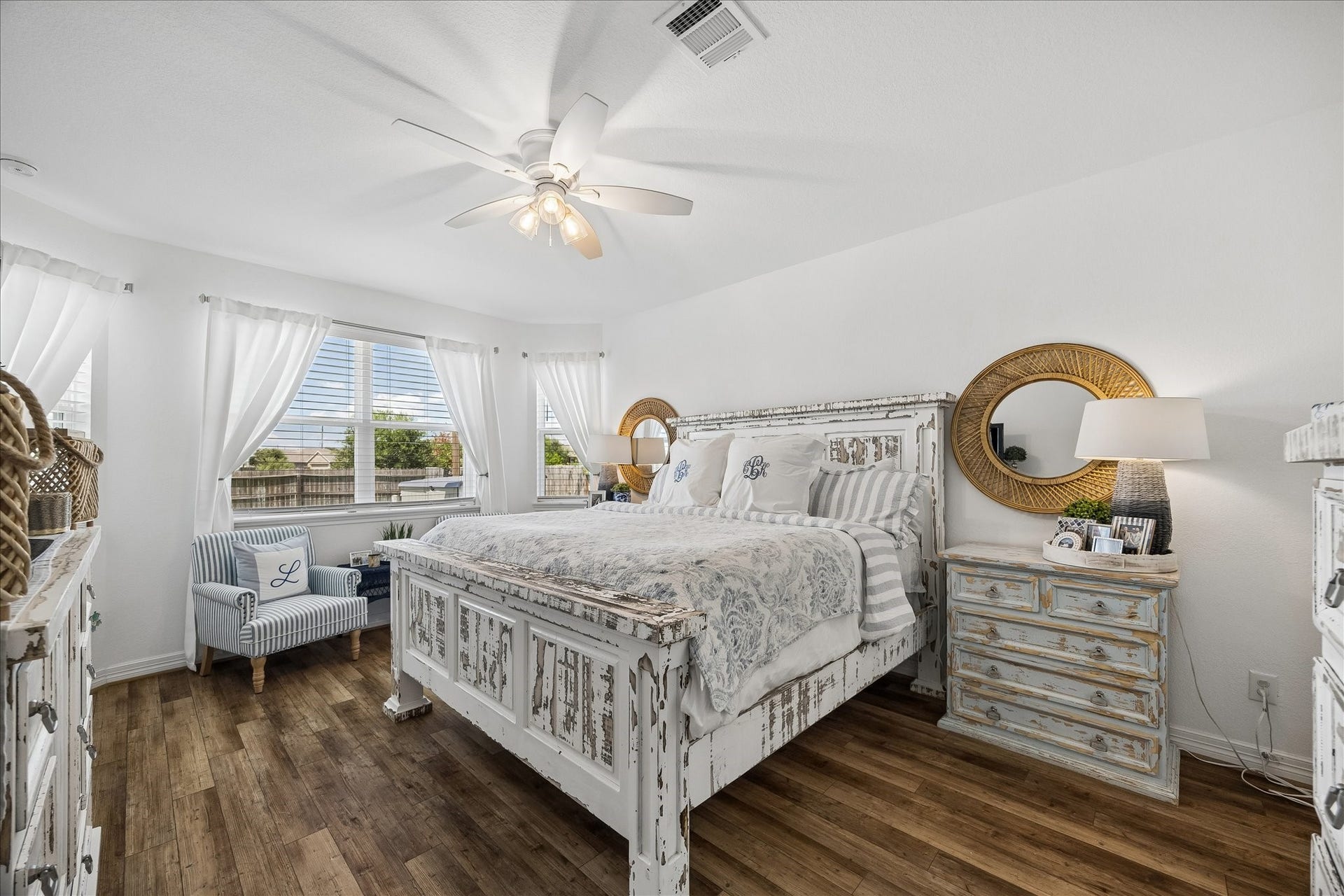 25934 Bronze Oak Court, Richmond, TX 77406 Youll have sweet dreams in this luxurious first floor suite, where rich LVP flooring, a cooling ceiling fan and upgraded bay windows create a peaceful place to slow down, settle in and truly relax.