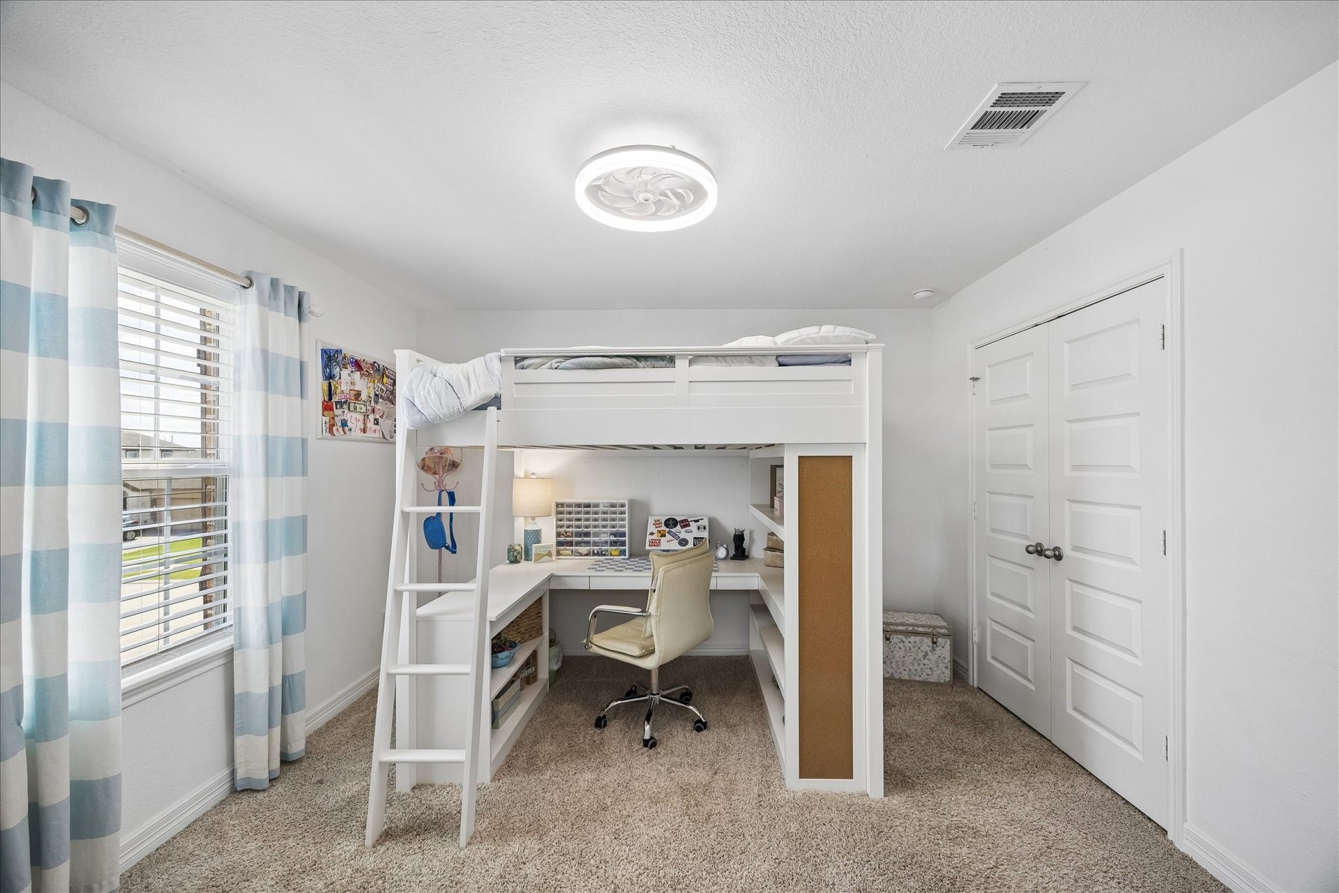 25934 Bronze Oak Court, Richmond, TX 77406 Upstairs, youll find 3 bedrooms, including this comfortable suite with a wide closet and private full bathroom. With 4 bedrooms in total, there is always room to welcome family and friends.